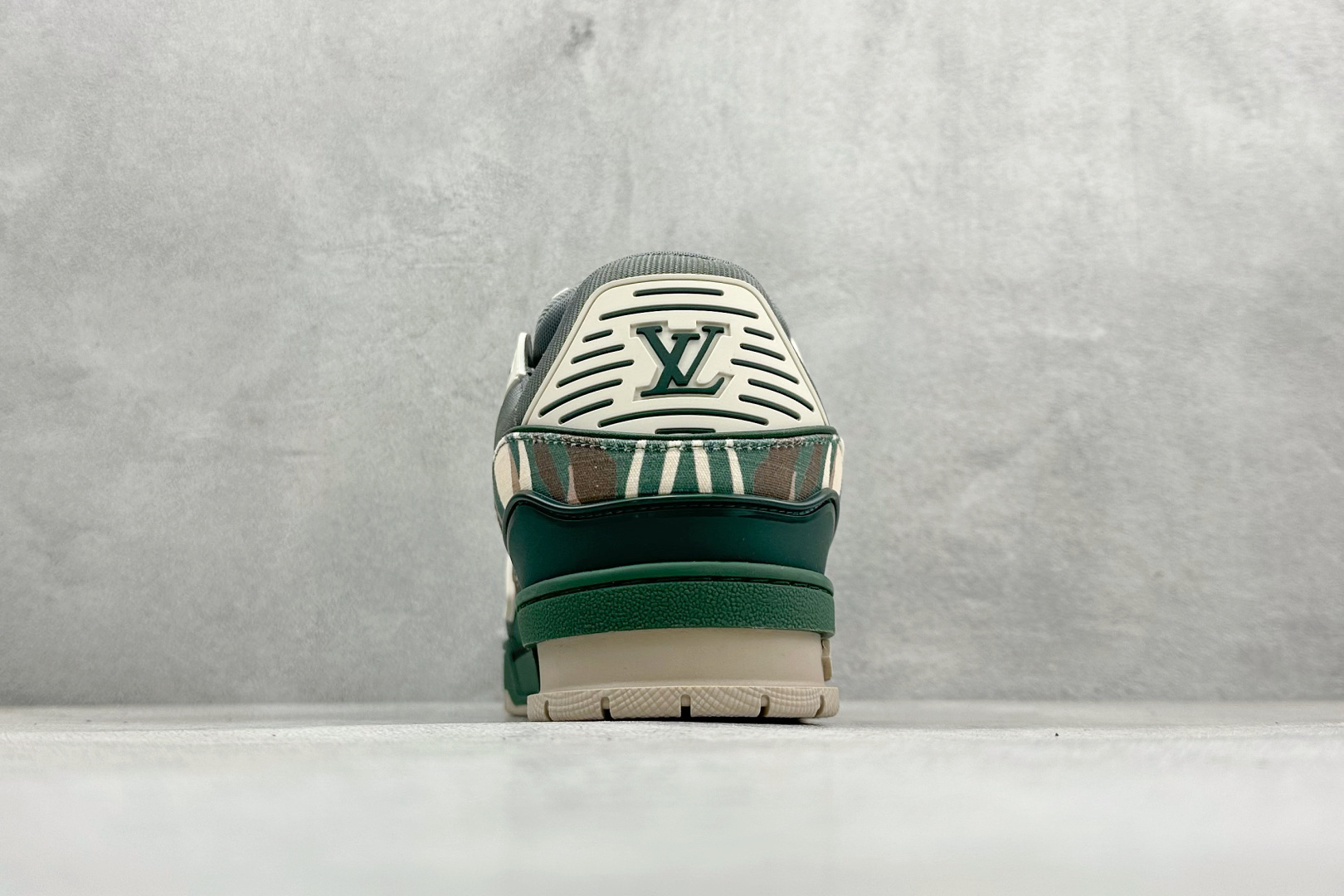 YS纯原广奢高端货 LOUIS VUITT×Nigo 联名款 路易威登 LV Trainer FW25 帆布军绿色