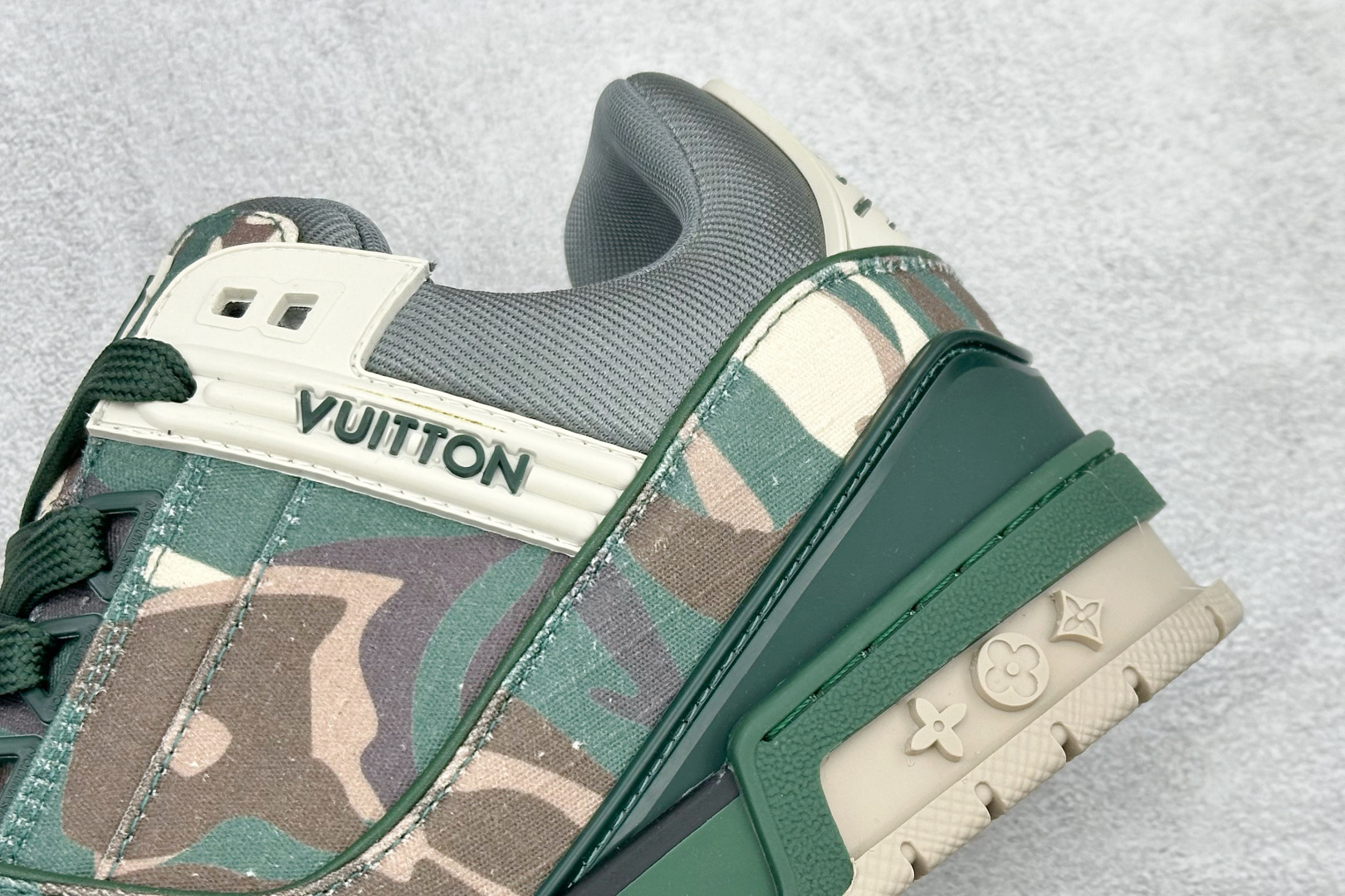 YS纯原广奢高端货 LOUIS VUITT×Nigo 联名款 路易威登 LV Trainer FW25 帆布军绿色
