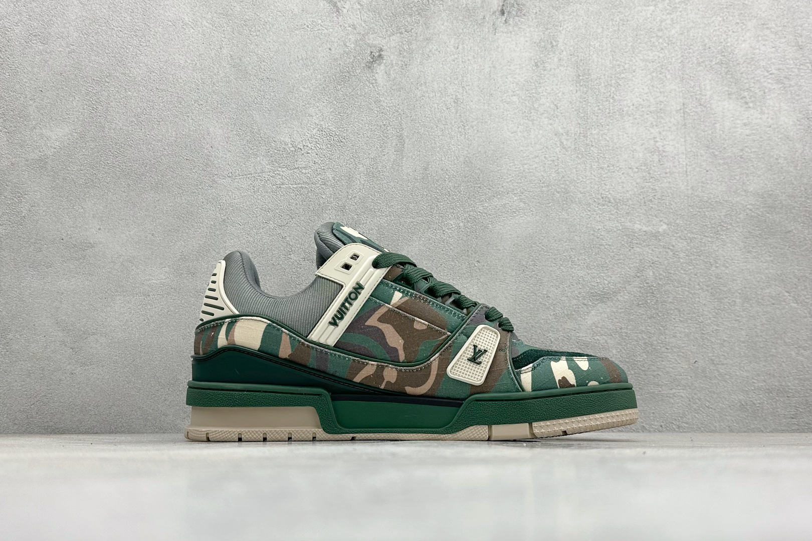 YS纯原广奢高端货 LOUIS VUITT×Nigo 联名款 路易威登 LV Trainer FW25 帆布军绿色