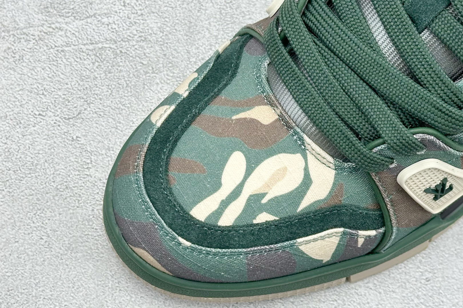 YS纯原广奢高端货 LOUIS VUITT×Nigo 联名款 路易威登 LV Trainer FW25 帆布军绿色