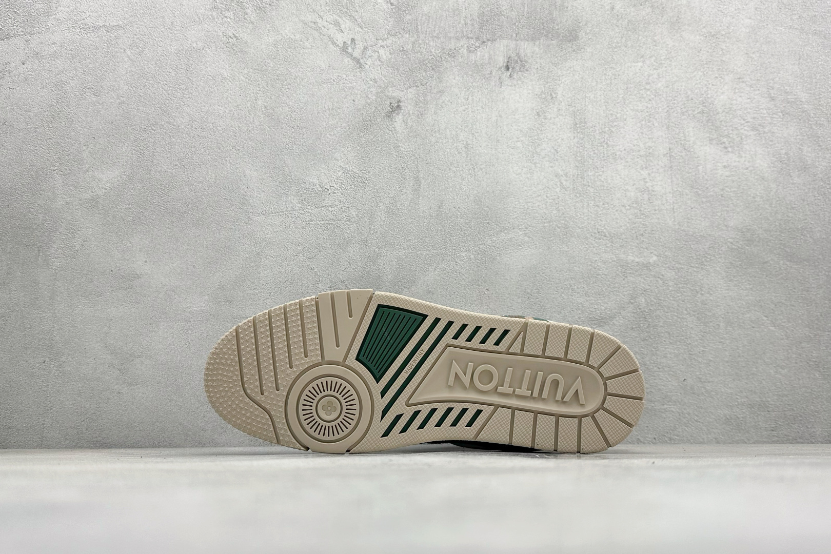 YS纯原广奢高端货 LOUIS VUITT×Nigo 联名款 路易威登 LV Trainer FW25 帆布军绿色