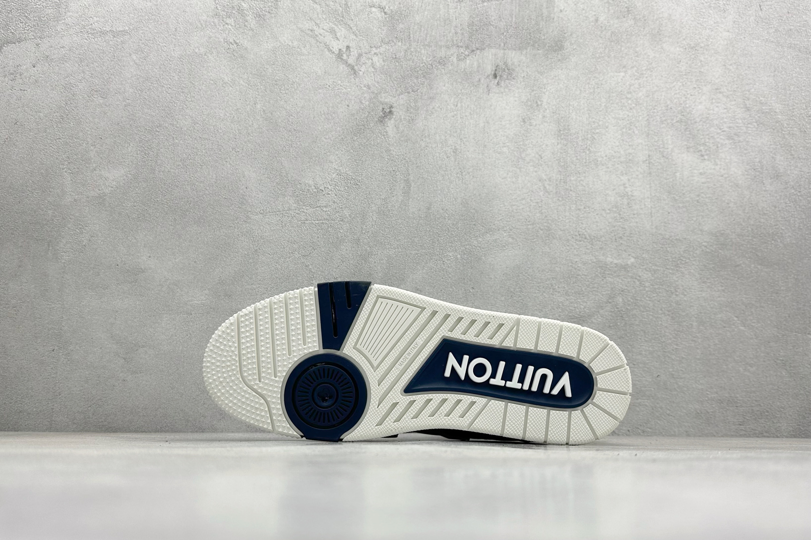 YS纯原广奢高端货 LOUIS VUITT路易威登 LV Trainer 男女同款