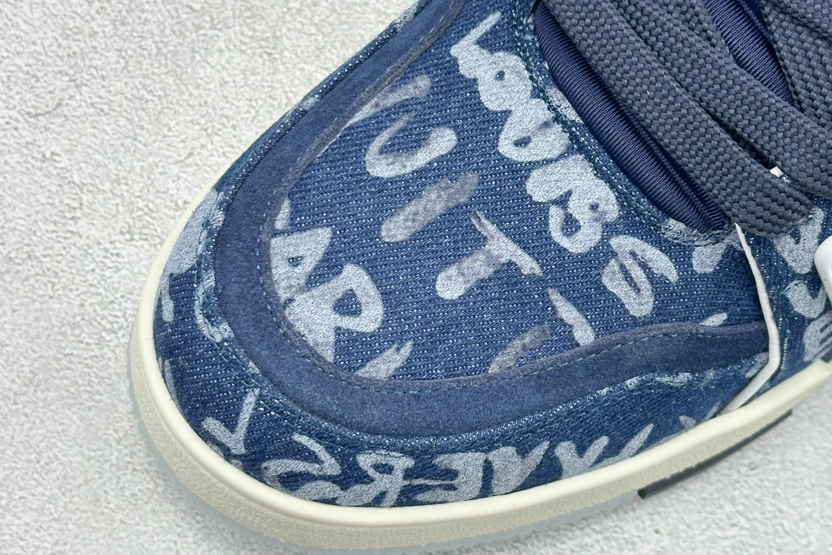 YS纯原广奢高端货 LOUIS VUITT×Nigo 联名款 路易威登 LV Trainer FW25 牛皮革 蓝色