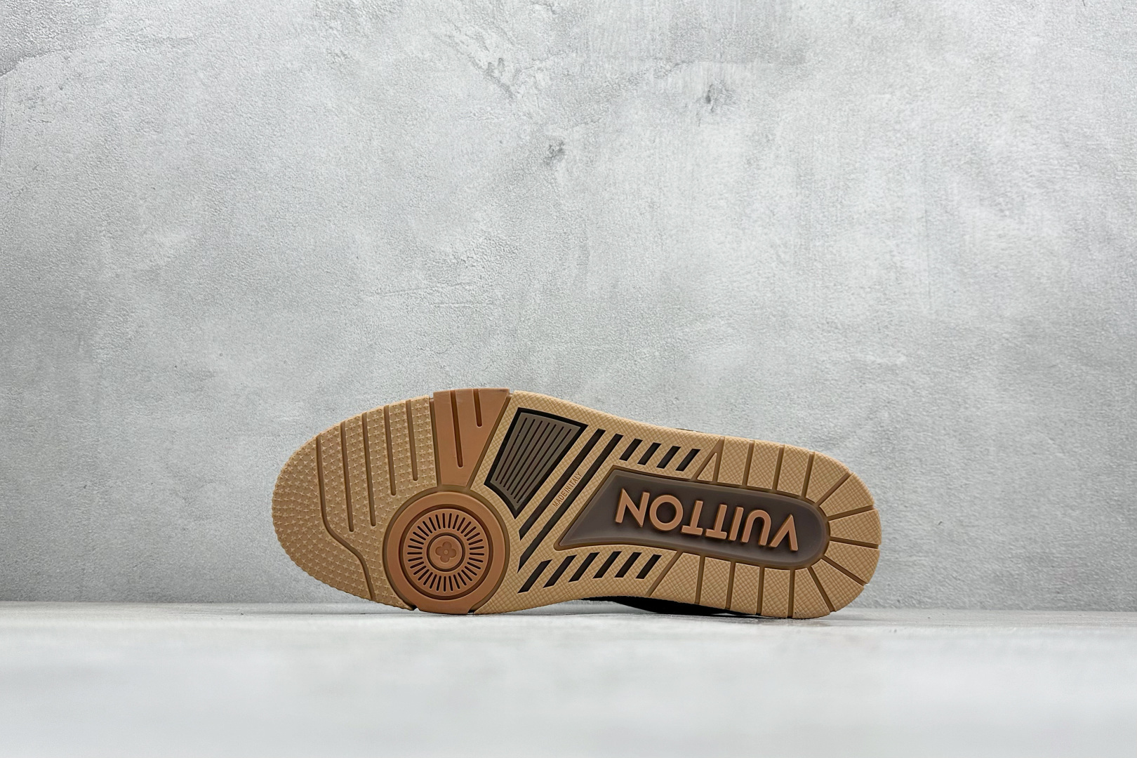 YS纯原广奢高端货 LOUIS VUITT路易威登 LV Trainer 棕色