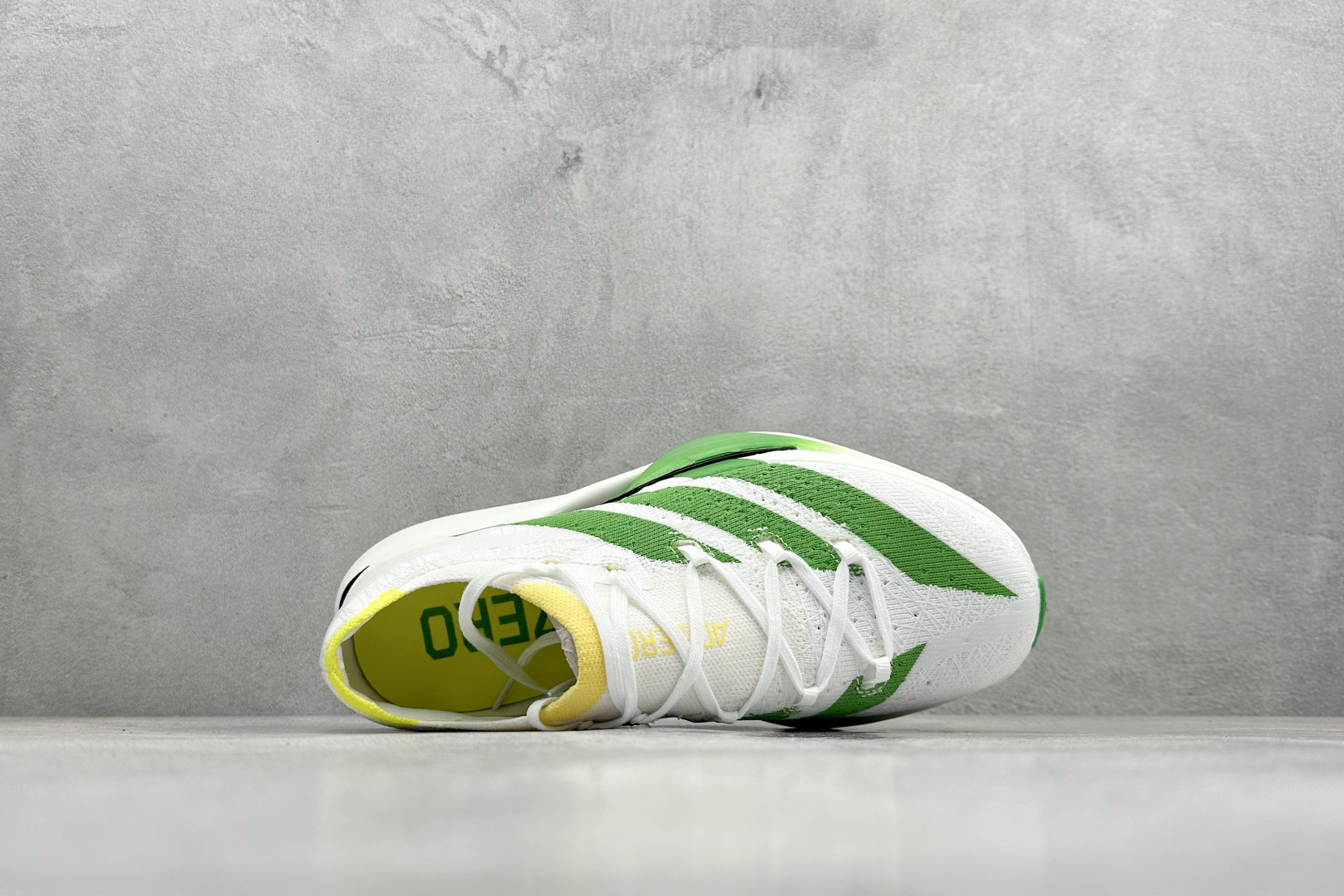 AdidAdizero Prime STRUNG 阿迪防滑耐磨舒适跑步鞋 JQ0620