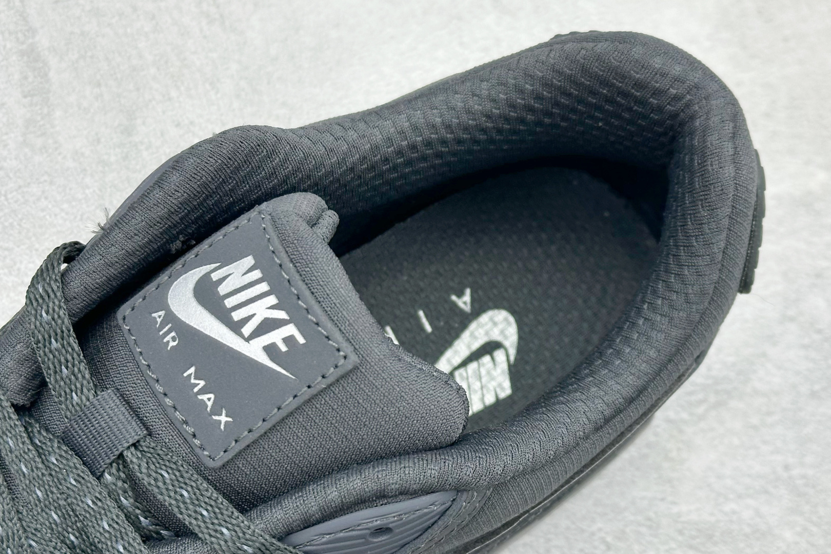 Nike Air Max 90 耐克复古气垫跑鞋 FV0381-001