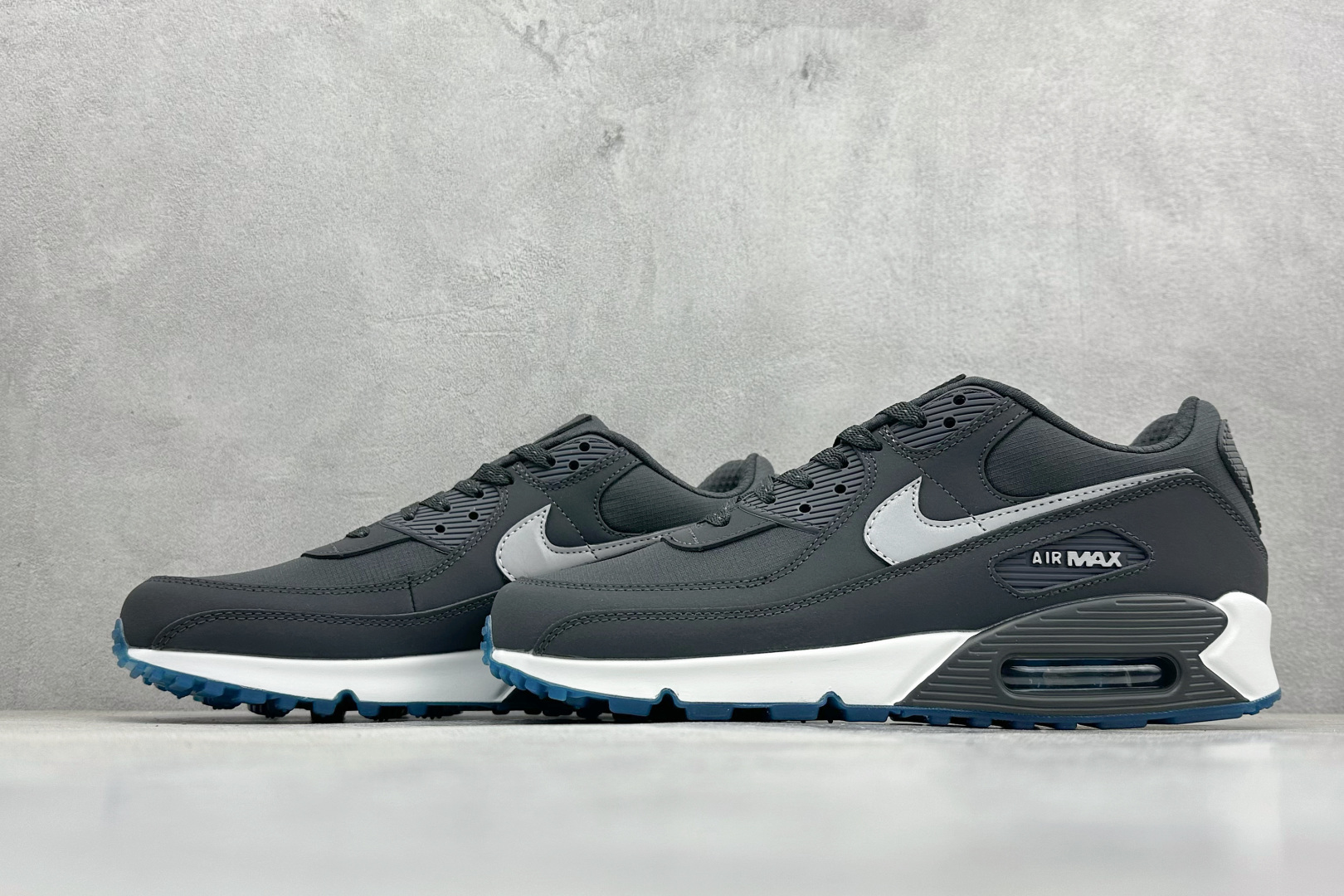 Nike Air Max 90 耐克复古气垫跑鞋 FV0381-001