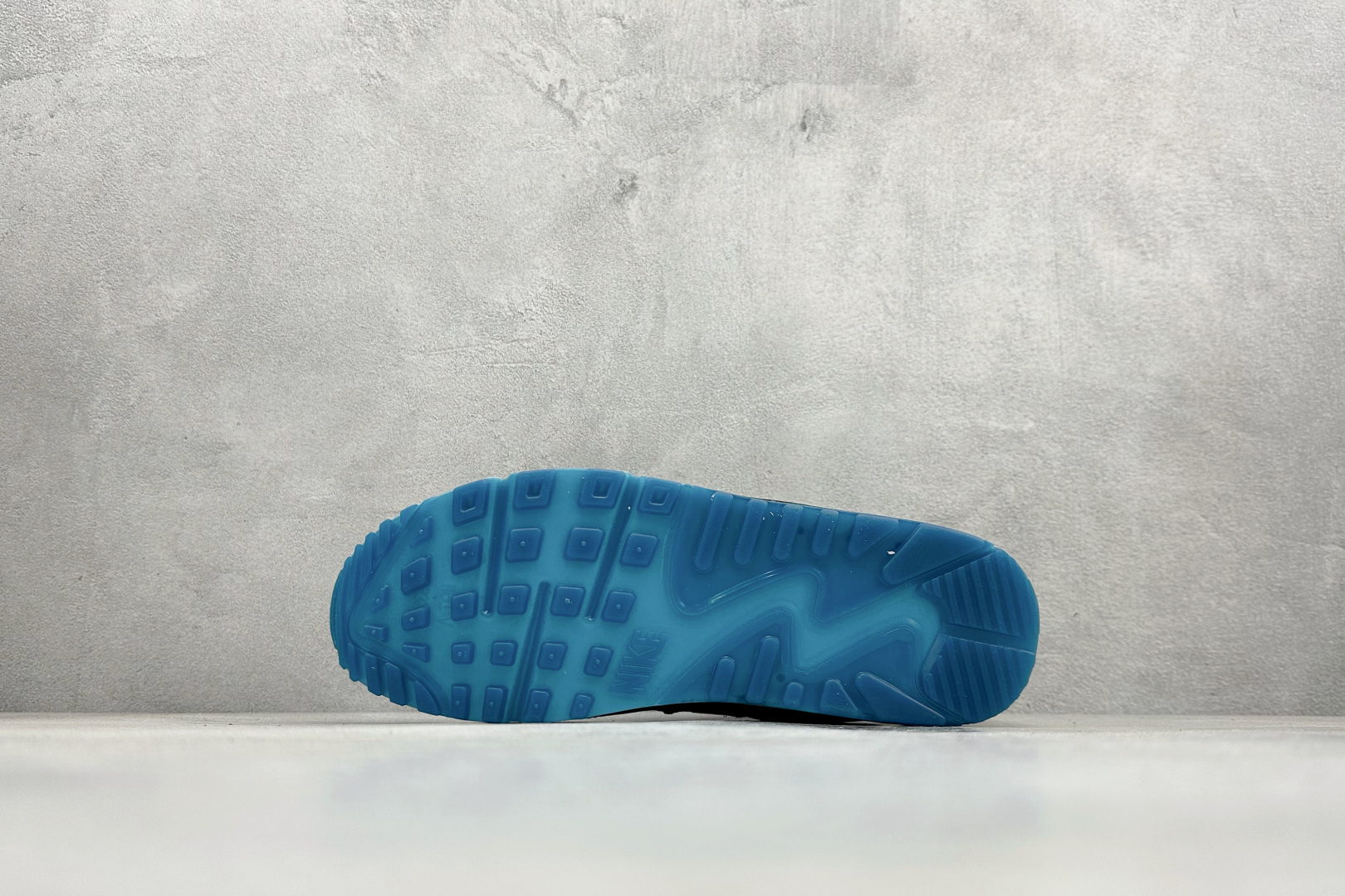 Nike Air Max 90 耐克复古气垫跑鞋 FV0381-001