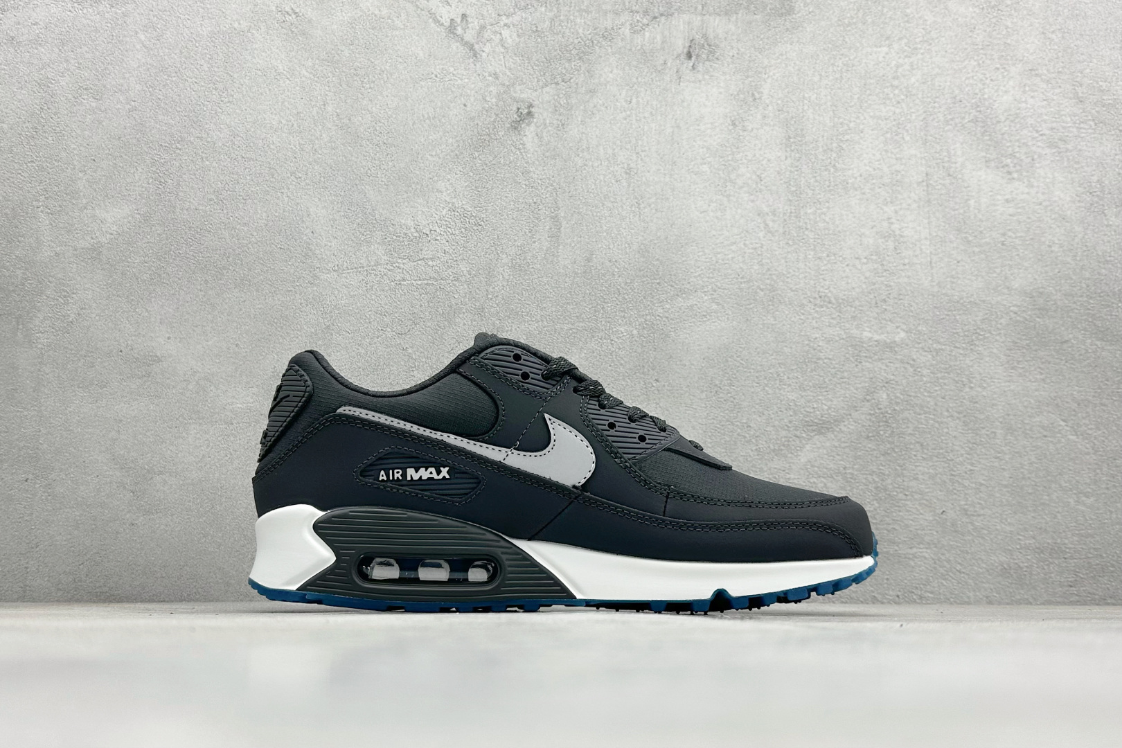 Nike Air Max 90 耐克复古气垫跑鞋 FV0381-001