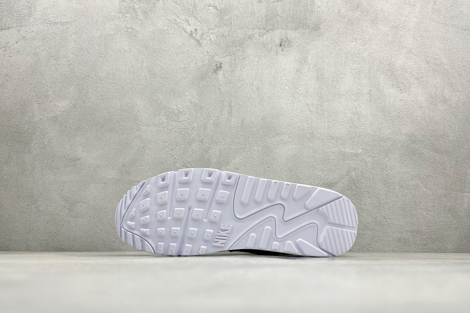 Nike Air Max 90 耐克复古气垫跑鞋 CN8490-100