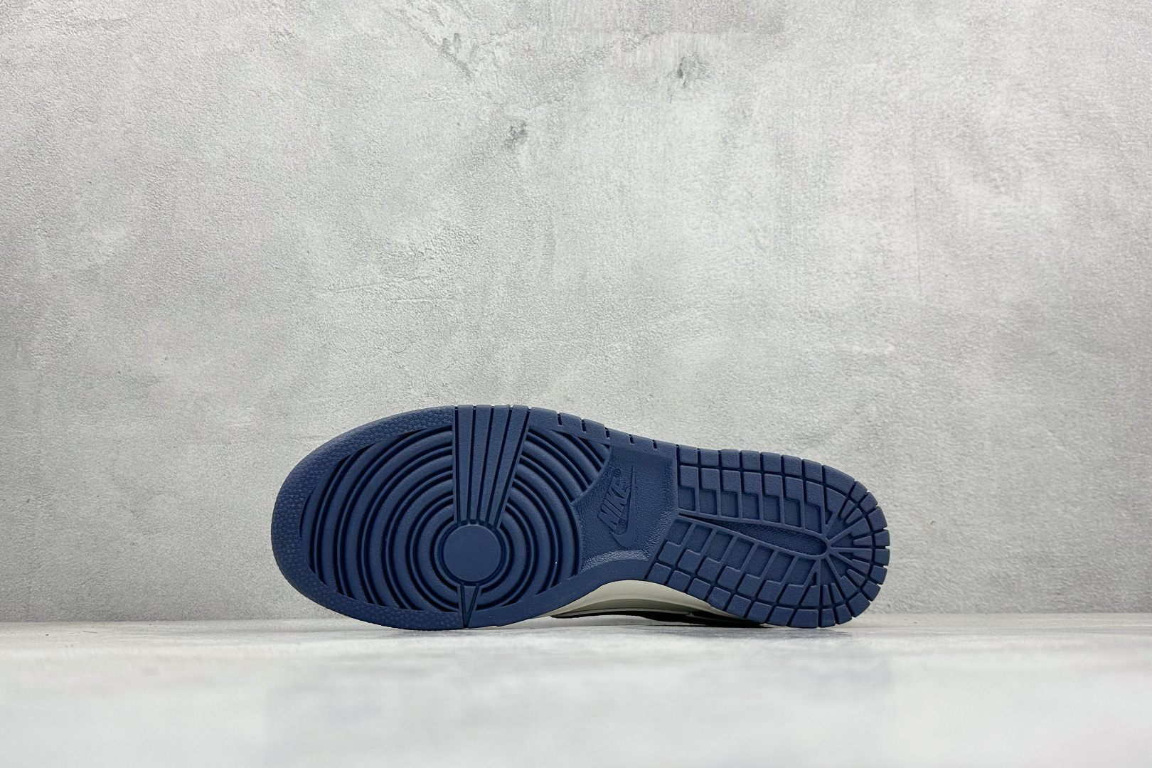 Nike SB Dunk Low“ 北面联名—米灰蓝笑脸” 周年高端定制 低帮休闲板鞋 MN1688-102