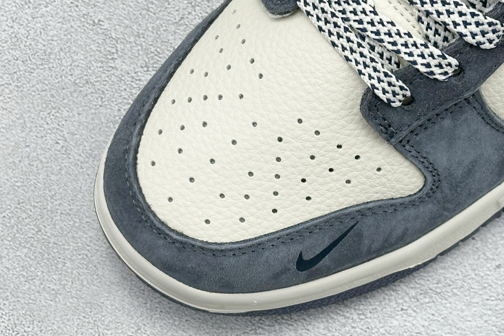 Nike SB Dunk Low“ 北面联名—米灰蓝笑脸” 周年高端定制 低帮休闲板鞋 MN1688-102