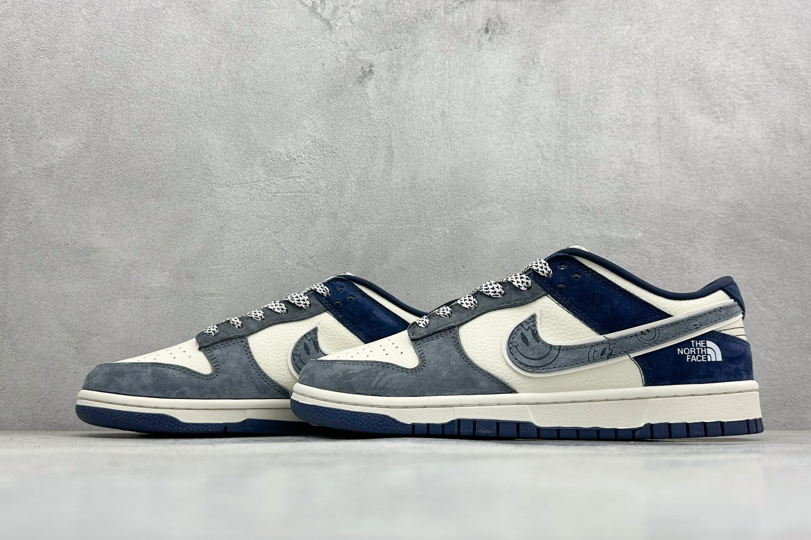 Nike SB Dunk Low“ 北面联名—米灰蓝笑脸” 周年高端定制 低帮休闲板鞋 MN1688-102