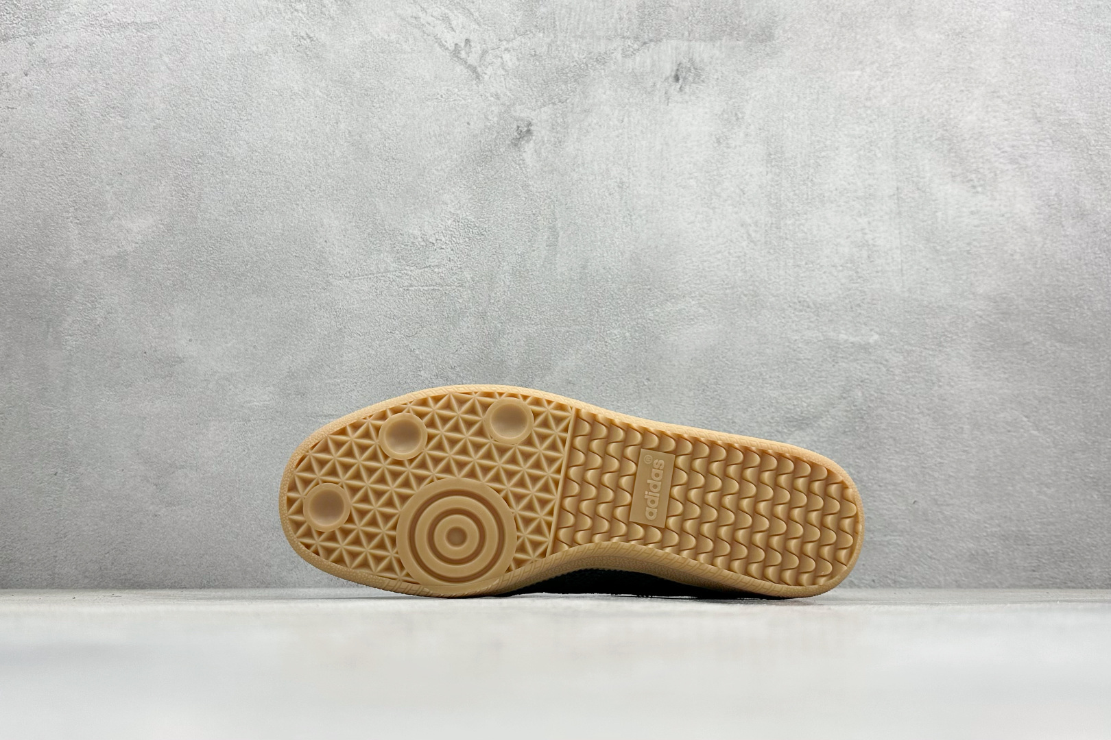 XL版AdidOriginals Samba 阿迪达斯三叶草 桑巴舞系列绅士德训足球风百搭低帮休闲运动板鞋 JQ3532-莆田鞋,莆田鞋货源,高仿鞋,高仿鞋货源,安福档口,莆田高仿鞋,莆田鞋批发,高仿鞋批发,莆田高仿运动鞋,高仿运动鞋,莆田运动鞋 XL版AdidOriginals Samba 阿迪达斯三叶草 桑巴舞系列绅士德训足球风百搭低帮休闲运动板鞋 JQ3532