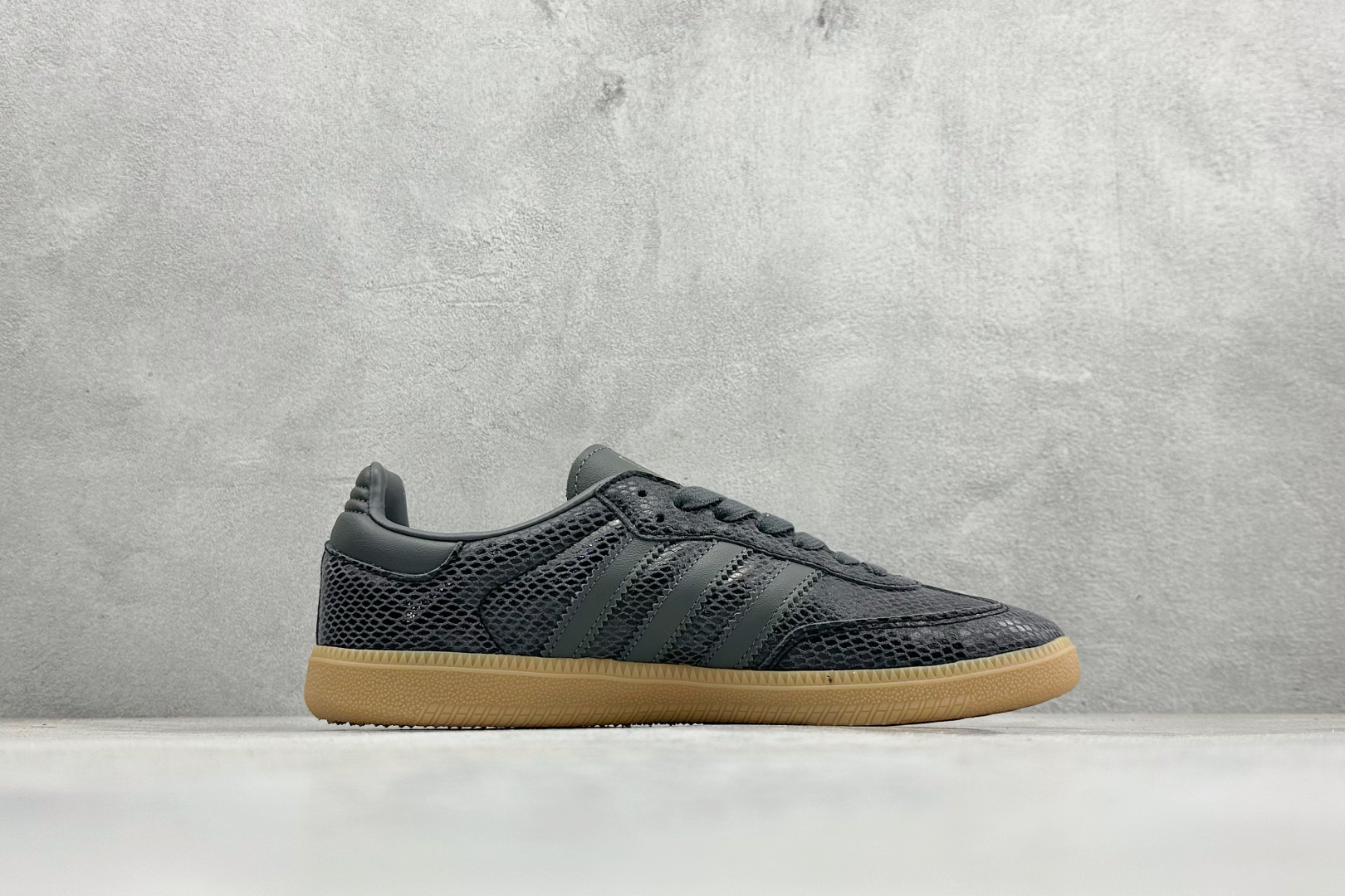 XL版AdidOriginals Samba 阿迪达斯三叶草 桑巴舞系列绅士德训足球风百搭低帮休闲运动板鞋 JQ3532-莆田鞋,莆田鞋货源,高仿鞋,高仿鞋货源,安福档口,莆田高仿鞋,莆田鞋批发,高仿鞋批发,莆田高仿运动鞋,高仿运动鞋,莆田运动鞋 XL版AdidOriginals Samba 阿迪达斯三叶草 桑巴舞系列绅士德训足球风百搭低帮休闲运动板鞋 JQ3532