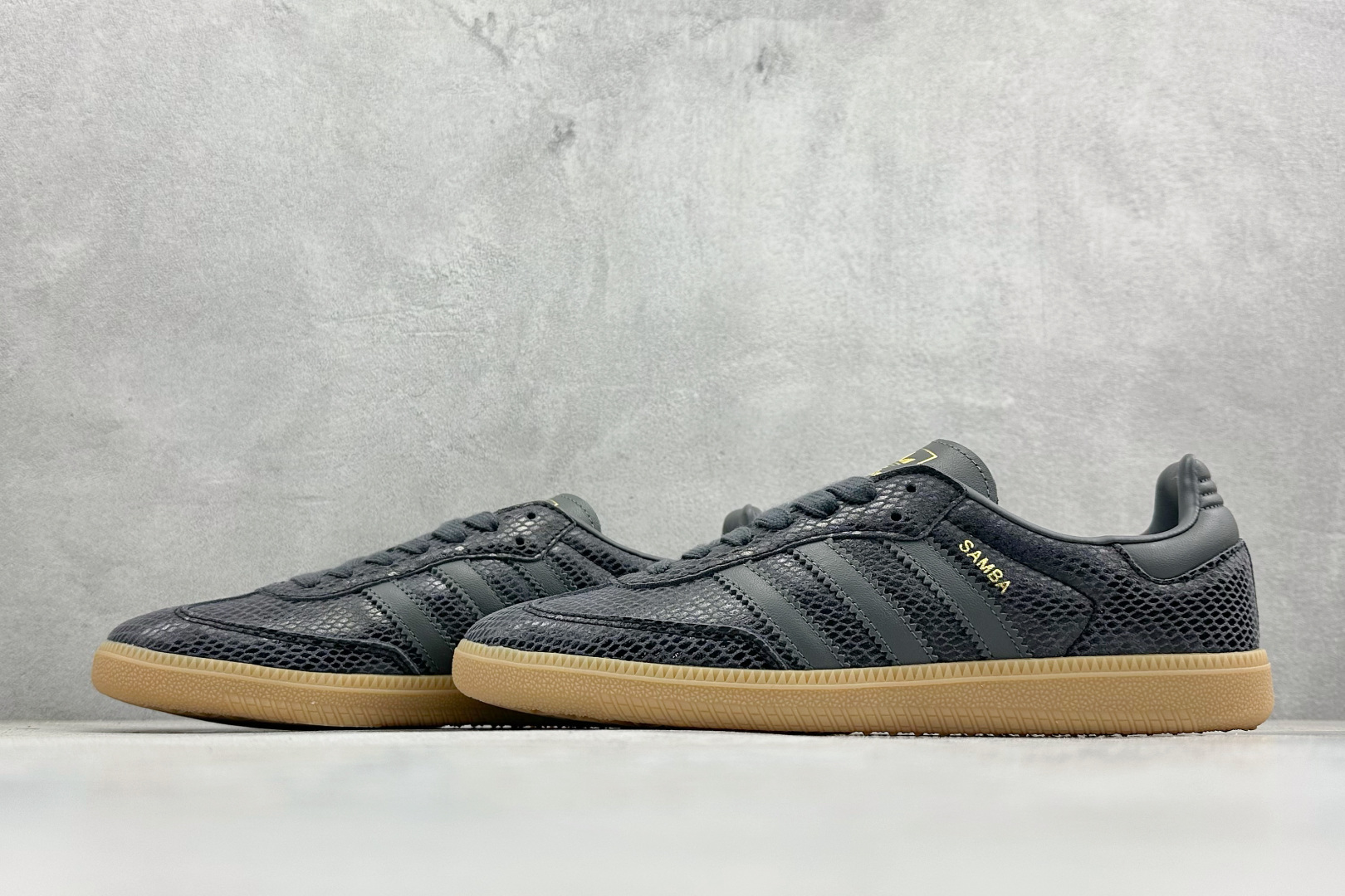 XL版AdidOriginals Samba 阿迪达斯三叶草 桑巴舞系列绅士德训足球风百搭低帮休闲运动板鞋 JQ3532-莆田鞋,莆田鞋货源,高仿鞋,高仿鞋货源,安福档口,莆田高仿鞋,莆田鞋批发,高仿鞋批发,莆田高仿运动鞋,高仿运动鞋,莆田运动鞋 XL版AdidOriginals Samba 阿迪达斯三叶草 桑巴舞系列绅士德训足球风百搭低帮休闲运动板鞋 JQ3532