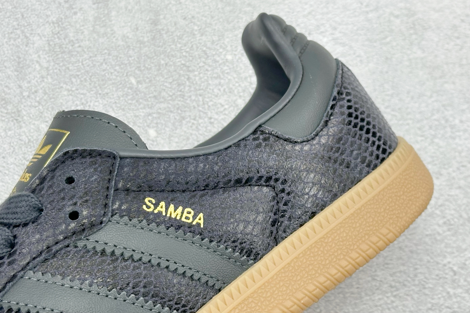 XL版AdidOriginals Samba 阿迪达斯三叶草 桑巴舞系列绅士德训足球风百搭低帮休闲运动板鞋 JQ3532-莆田鞋,莆田鞋货源,高仿鞋,高仿鞋货源,安福档口,莆田高仿鞋,莆田鞋批发,高仿鞋批发,莆田高仿运动鞋,高仿运动鞋,莆田运动鞋 XL版AdidOriginals Samba 阿迪达斯三叶草 桑巴舞系列绅士德训足球风百搭低帮休闲运动板鞋 JQ3532