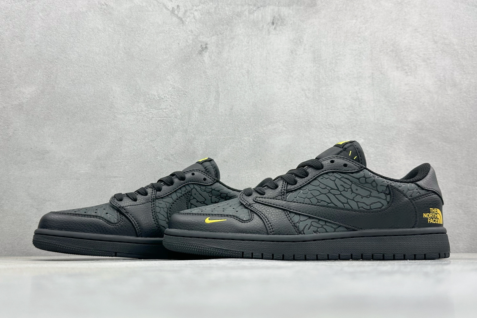 XC版Travis Scott x Fragment Design x Air Jordan 1 Low SP AJ1 乔1黑金 低帮文化休闲板鞋 DZ5899-043