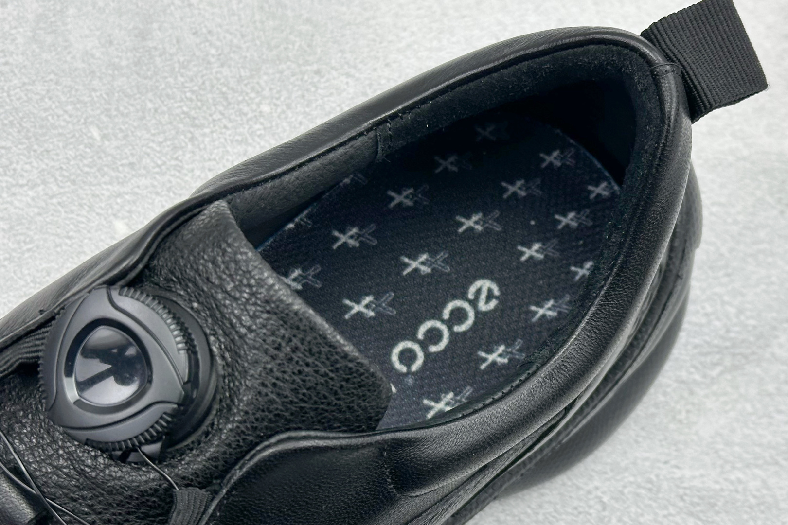 ECCO爱步跑步鞋百搭舒适 秋冬新款休闲运动鞋 875825