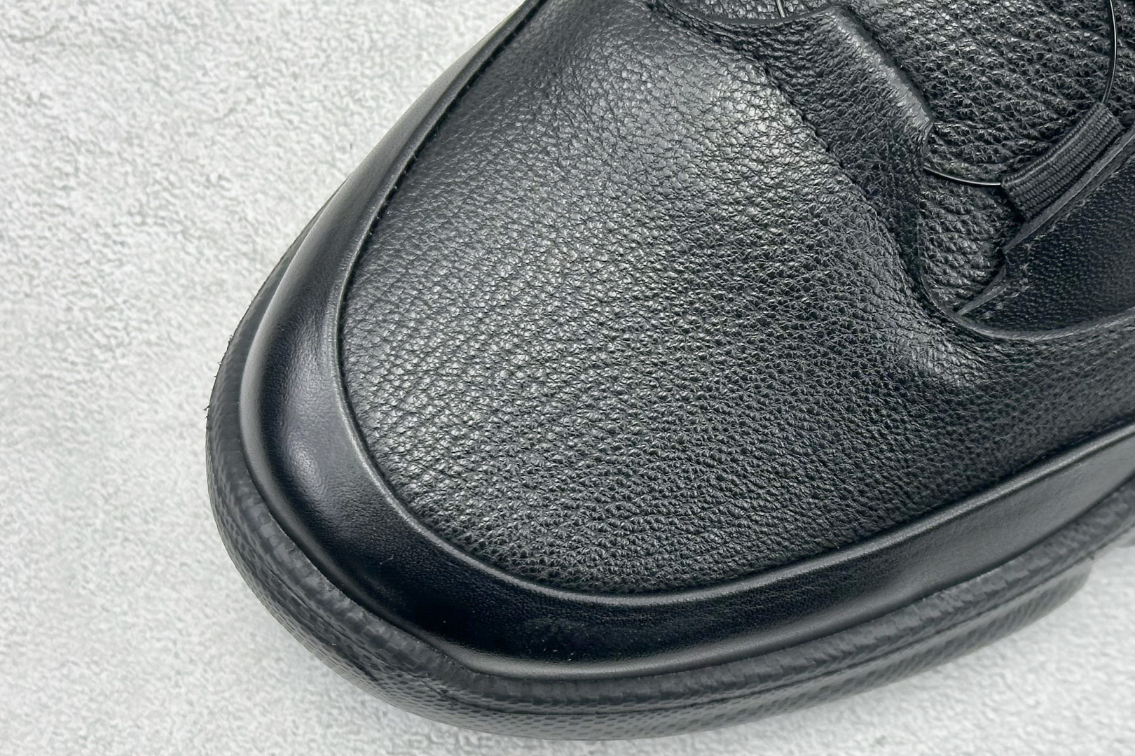 ECCO爱步跑步鞋百搭舒适 秋冬新款休闲运动鞋 875825