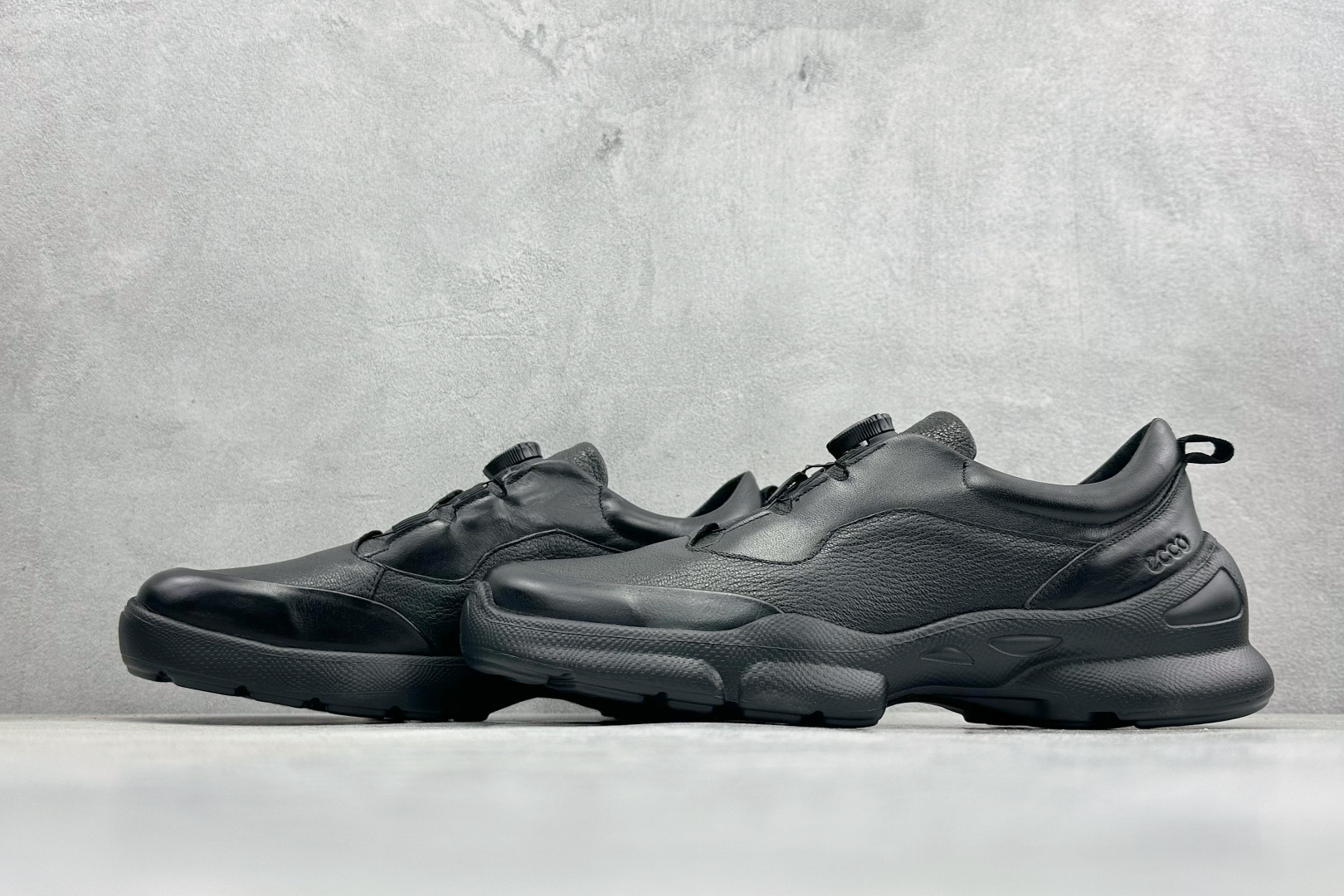 ECCO爱步跑步鞋百搭舒适 秋冬新款休闲运动鞋 875825