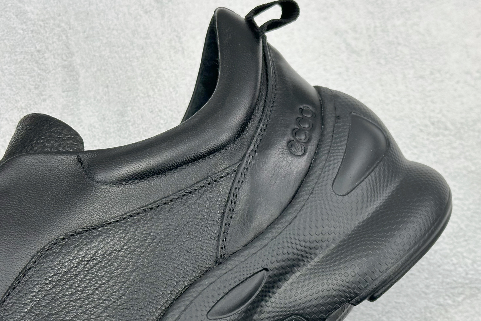 ECCO爱步跑步鞋百搭舒适 秋冬新款休闲运动鞋 875825