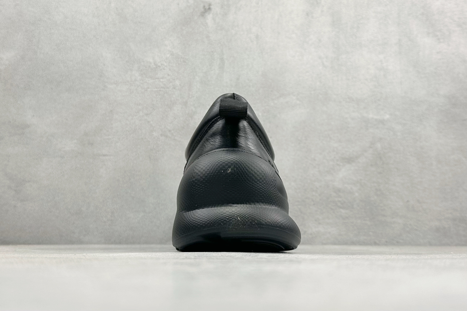 ECCO爱步跑步鞋百搭舒适 秋冬新款休闲运动鞋 875825