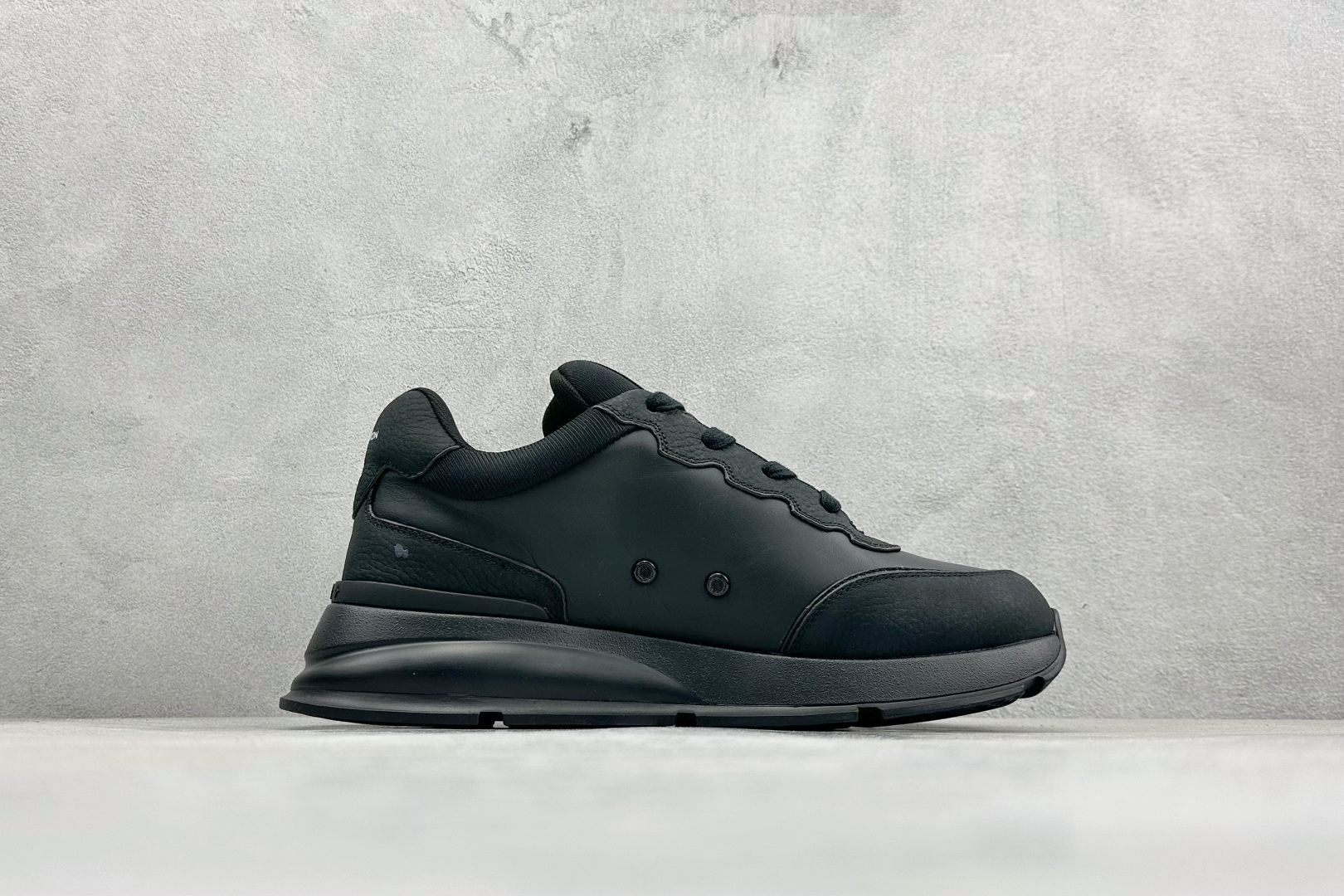 YS纯原LOUIS VUITT2025 秋冬男士系列 Classic 牛皮革 圆头系带 低帮生活休闲鞋 黑色