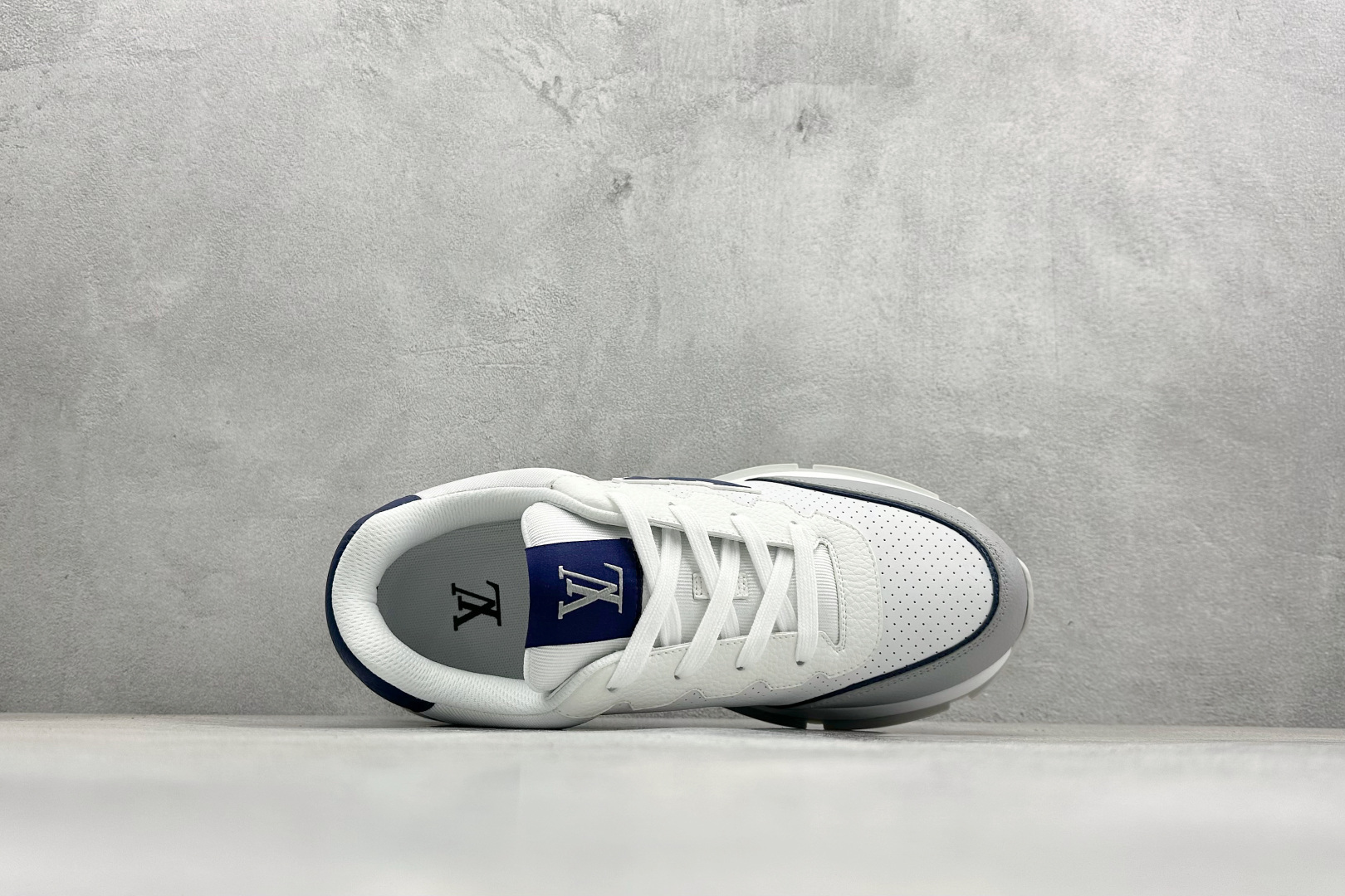 YS纯原LOUIS VUITT2025 秋冬男士系列 Classic 牛皮革 圆头系带 低帮生活休闲鞋 海蓝色