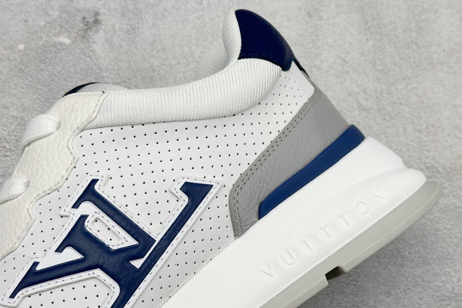 YS纯原LOUIS VUITT2025 秋冬男士系列 Classic 牛皮革 圆头系带 低帮生活休闲鞋 海蓝色