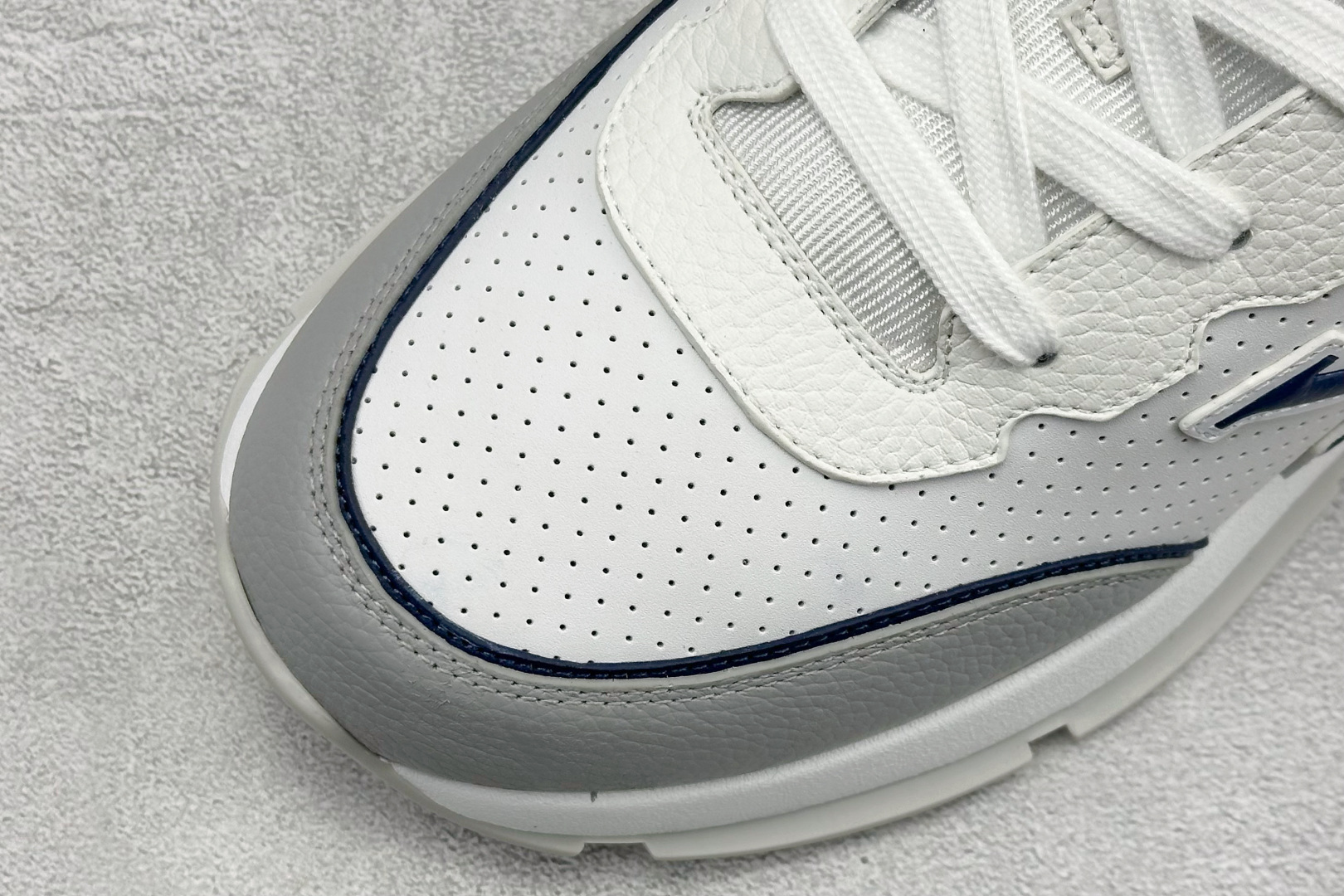 YS纯原LOUIS VUITT2025 秋冬男士系列 Classic 牛皮革 圆头系带 低帮生活休闲鞋 海蓝色