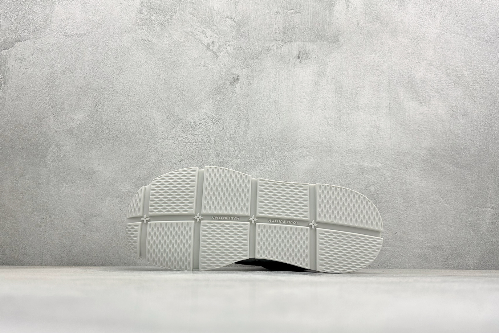 YS纯原LOUIS VUITT2025 秋冬男士系列 Classic 牛皮革 圆头系带 低帮生活休闲鞋 海蓝色