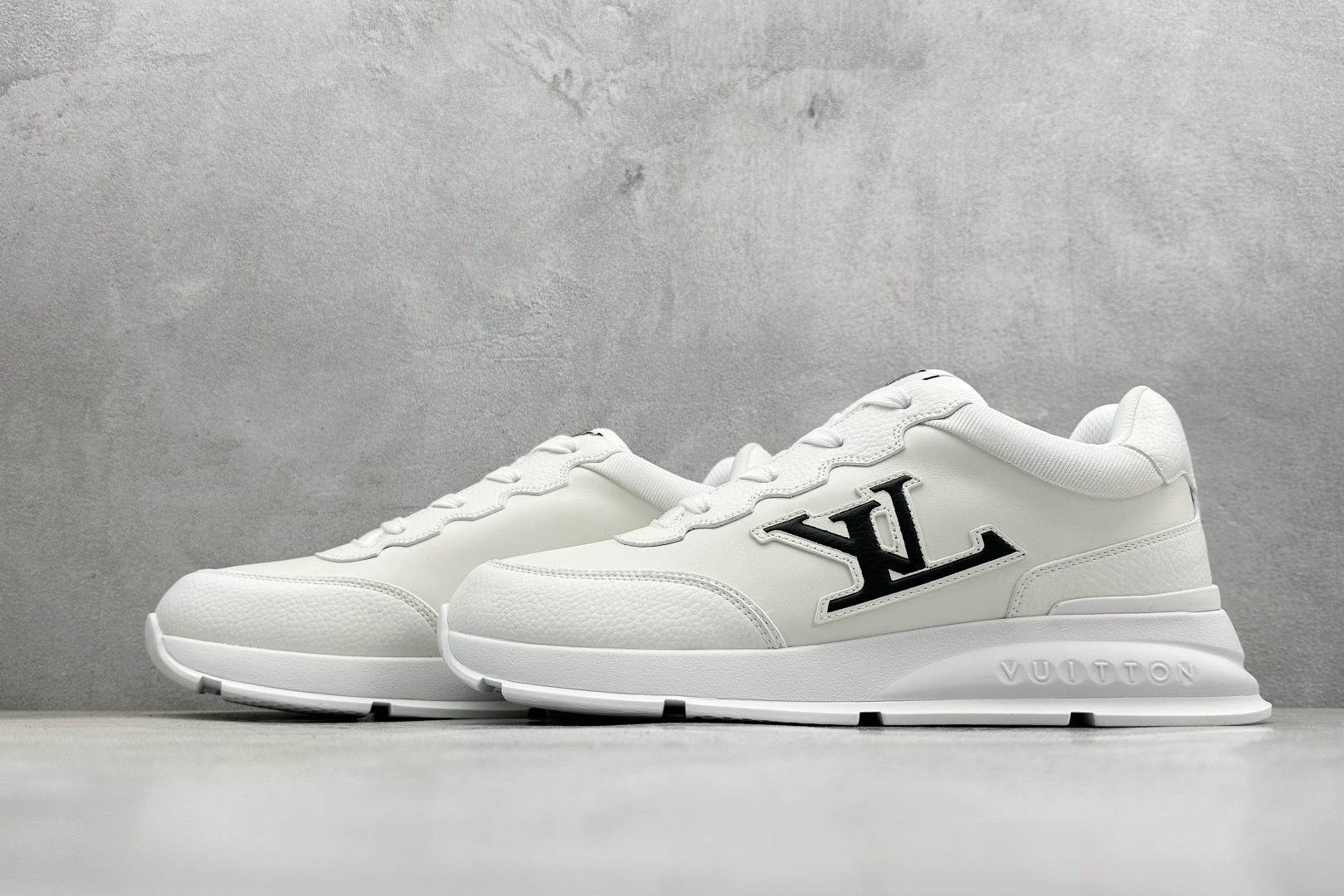 YS纯原LOUIS VUITT2025 秋冬男士系列 Classic 牛皮革 圆头系带 低帮生活休闲鞋 白色