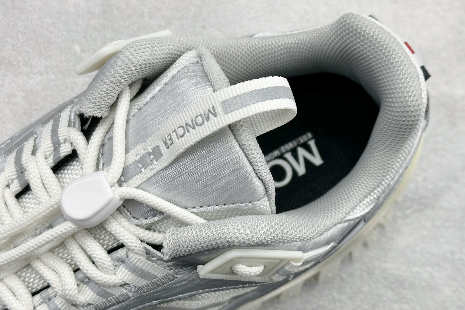 Moncler 蒙口 Trailgrip AMOEBA厚底系带耐磨低帮运动休闲鞋 J109A4M00100M