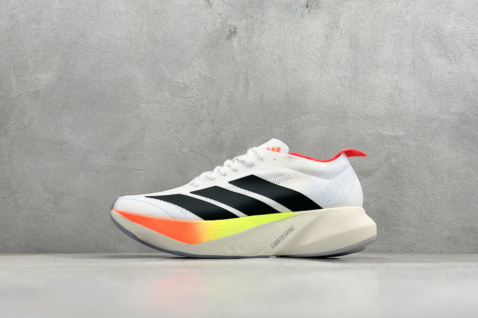 Adidas Adizero Drive Rc M 减震透气休闲训练跑步鞋 沿袭 ADIZERO 系列传统专为训练备赛设计的专业跑鞋TORSION SYSTEM 技术支撑快跑带来的落地冲击力网材鞋面透气 透湿 排汗橡胶外底 防滑耐磨 货号: JR9390 编码:29