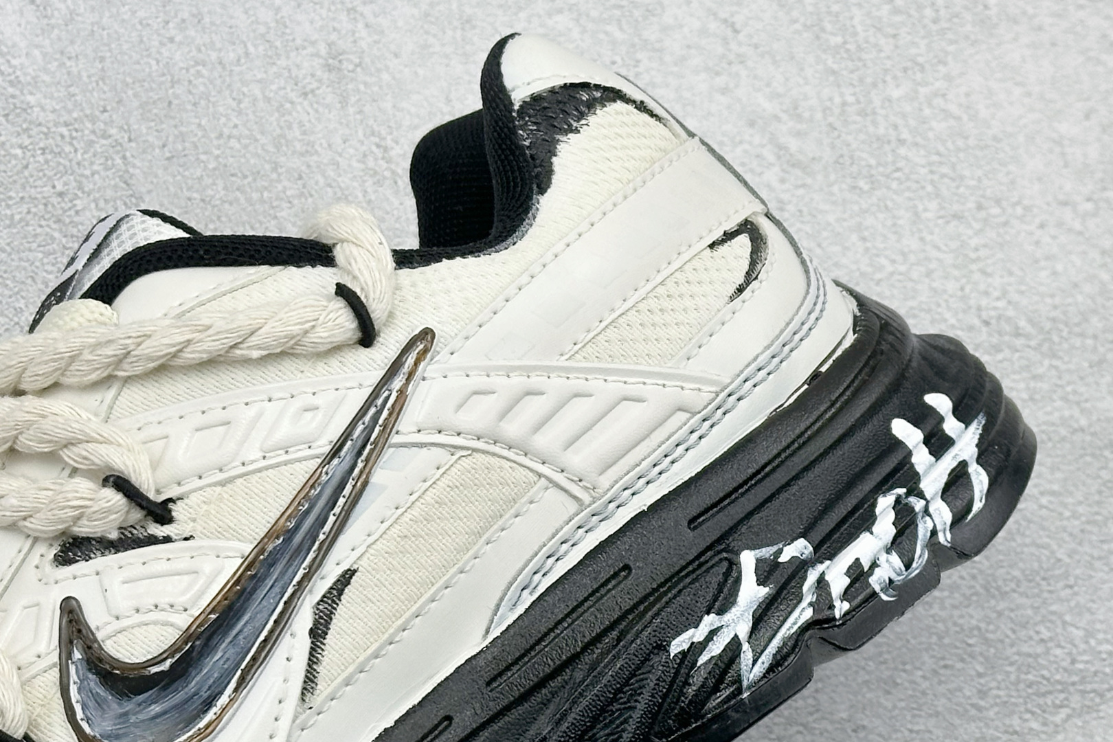 NIKE INITIATOR创始者系列复古休闲运动舒适跑鞋 采用透气网眼鞋面和支撑覆盖层，自然运动设计的