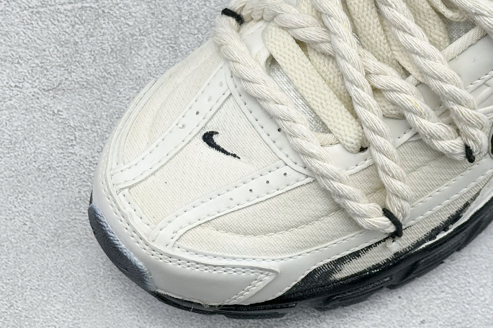 NIKE INITIATOR创始者系列复古休闲运动舒适跑鞋 采用透气网眼鞋面和支撑覆盖层，自然运动设计的