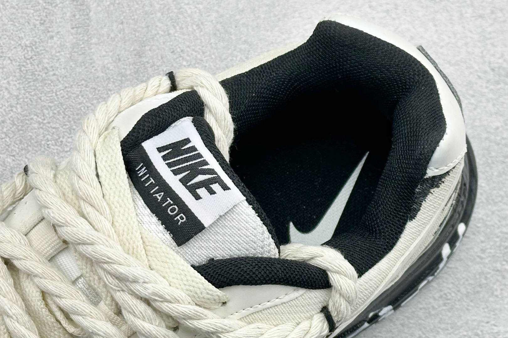 NIKE INITIATOR创始者系列复古休闲运动舒适跑鞋 采用透气网眼鞋面和支撑覆盖层，自然运动设计的