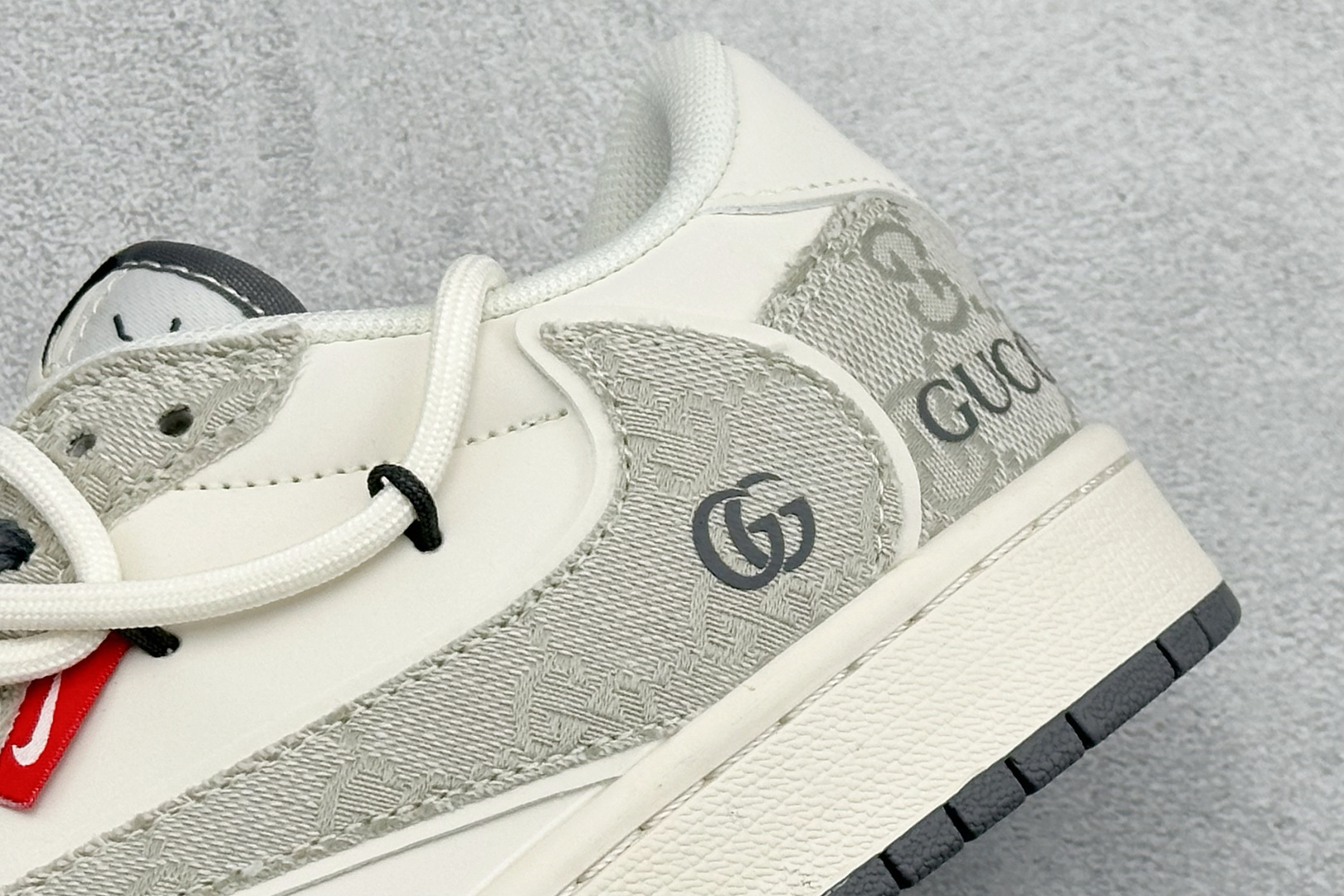 Travis Scott x Fragment Design x Jordan Air Jordan 1 Low SP 古驰-米灰牛仔布” HT5088-601