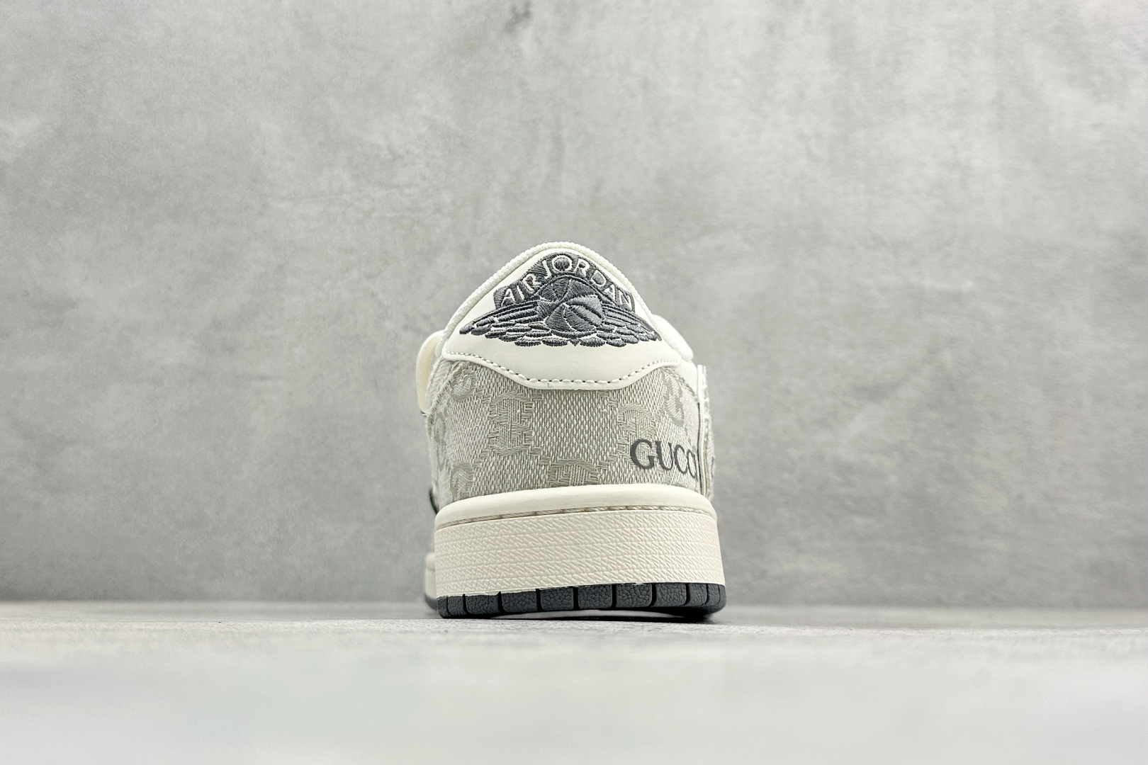 Travis Scott x Fragment Design x Jordan Air Jordan 1 Low SP 古驰-米灰牛仔布” HT5088-601