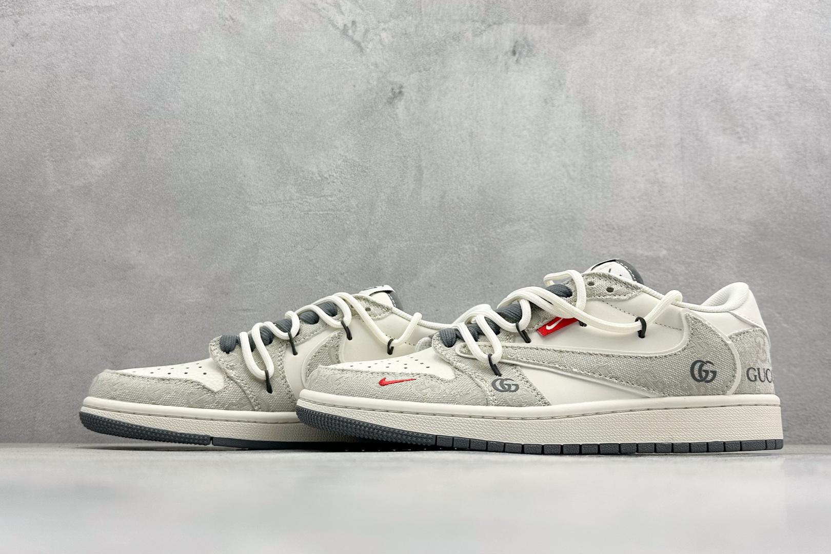 Travis Scott x Fragment Design x Jordan Air Jordan 1 Low SP 古驰-米灰牛仔布” HT5088-601