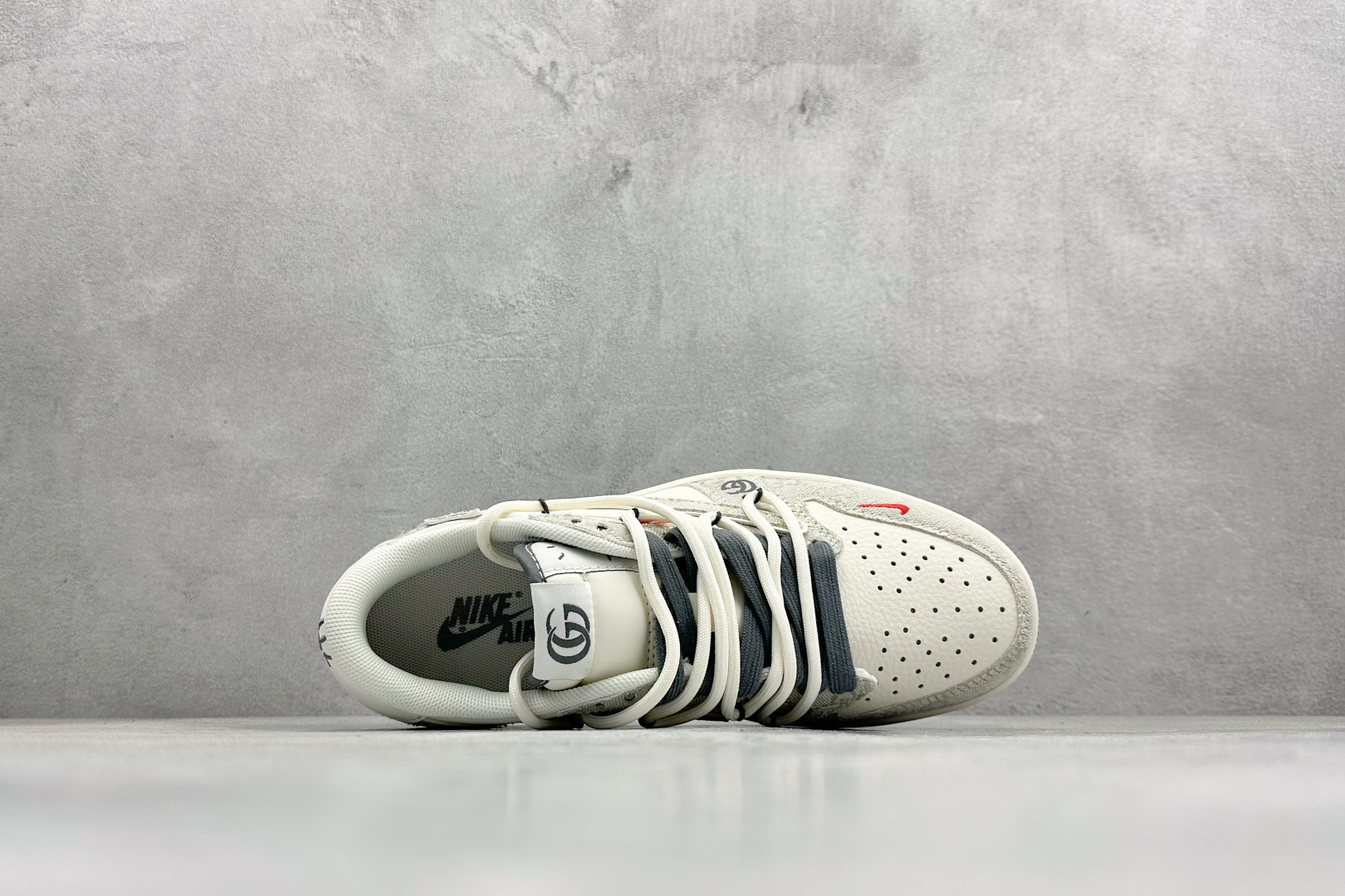 Travis Scott x Fragment Design x Jordan Air Jordan 1 Low SP 古驰-米灰牛仔布” HT5088-601