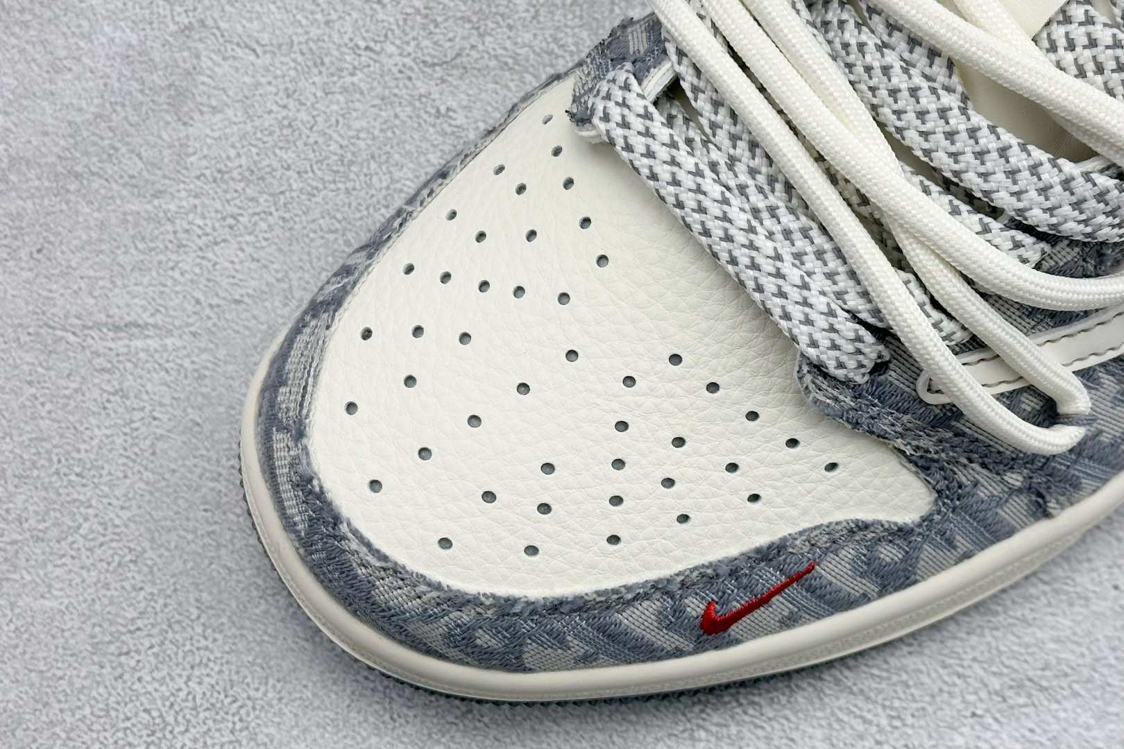 Travis Scott x Fragment Design x Jordan Air Jordan 1 Low SP 迪奥联名-米灰牛仔布红标” HT5088-602