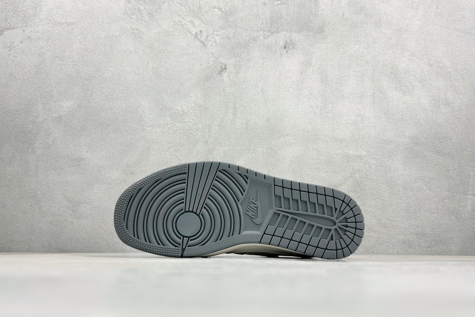 Travis Scott x Fragment Design x Jordan Air Jordan 1 Low SP 迪奥联名-米灰牛仔布红标” HT5088-602