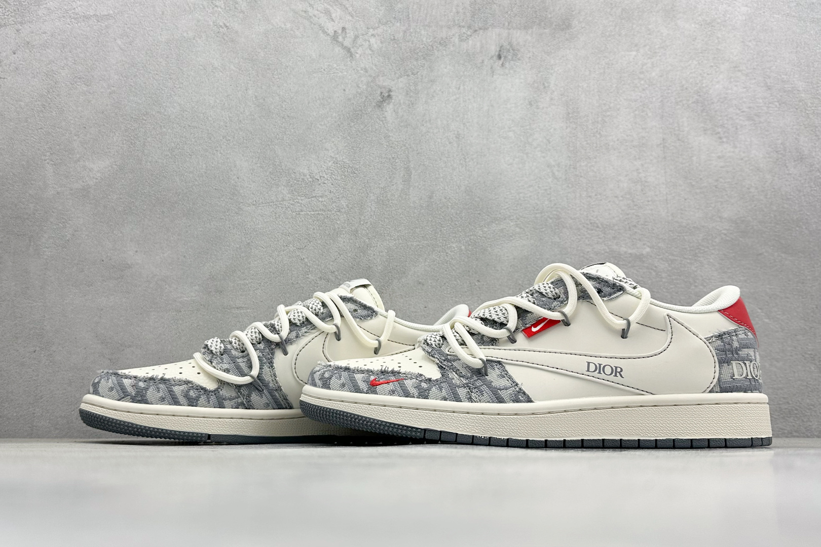 Travis Scott x Fragment Design x Jordan Air Jordan 1 Low SP 迪奥联名-米灰牛仔布红标” HT5088-602
