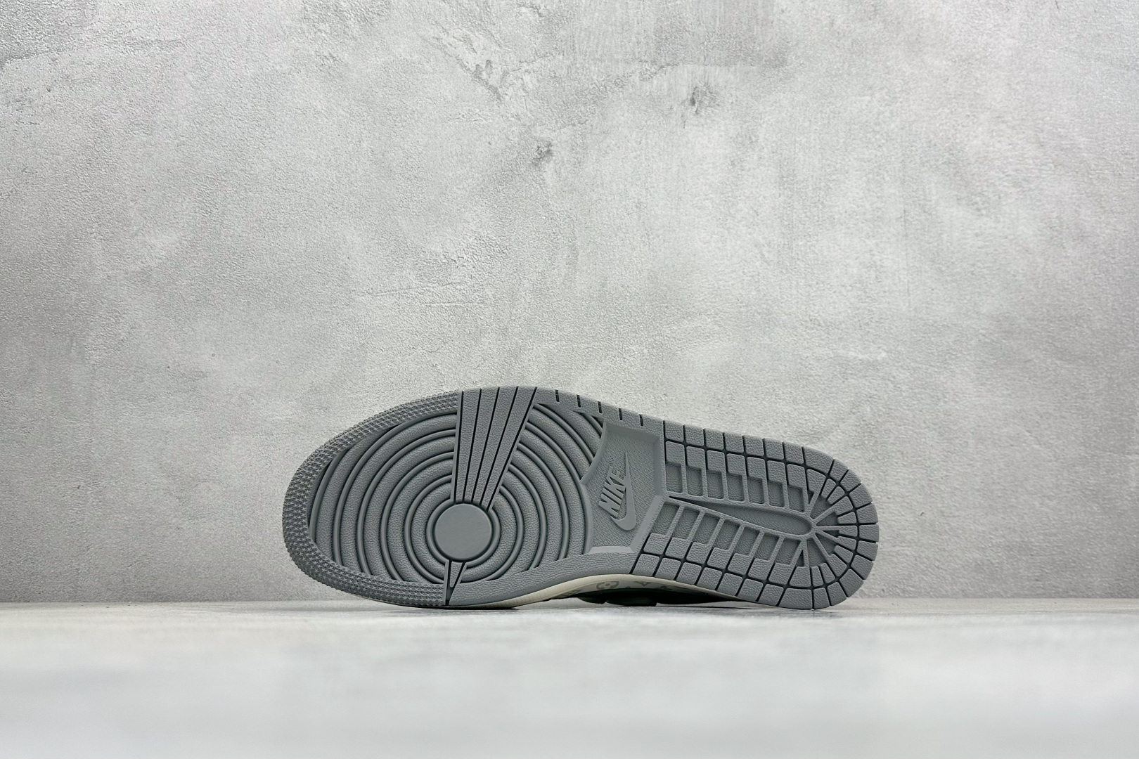 Travis Scott x Fragment Design x Jordan Air Jordan 1 Low SP LV联名-米灰印花红标”HT5088-605