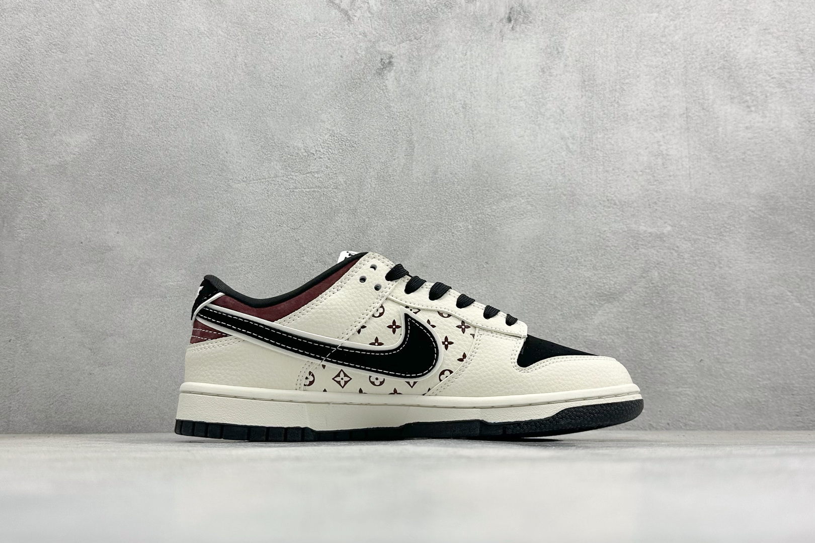 Nike SB Dunk Low“ LV联名—米黑棕印花” 周年高端定制 低帮休闲板鞋 MN1688-105