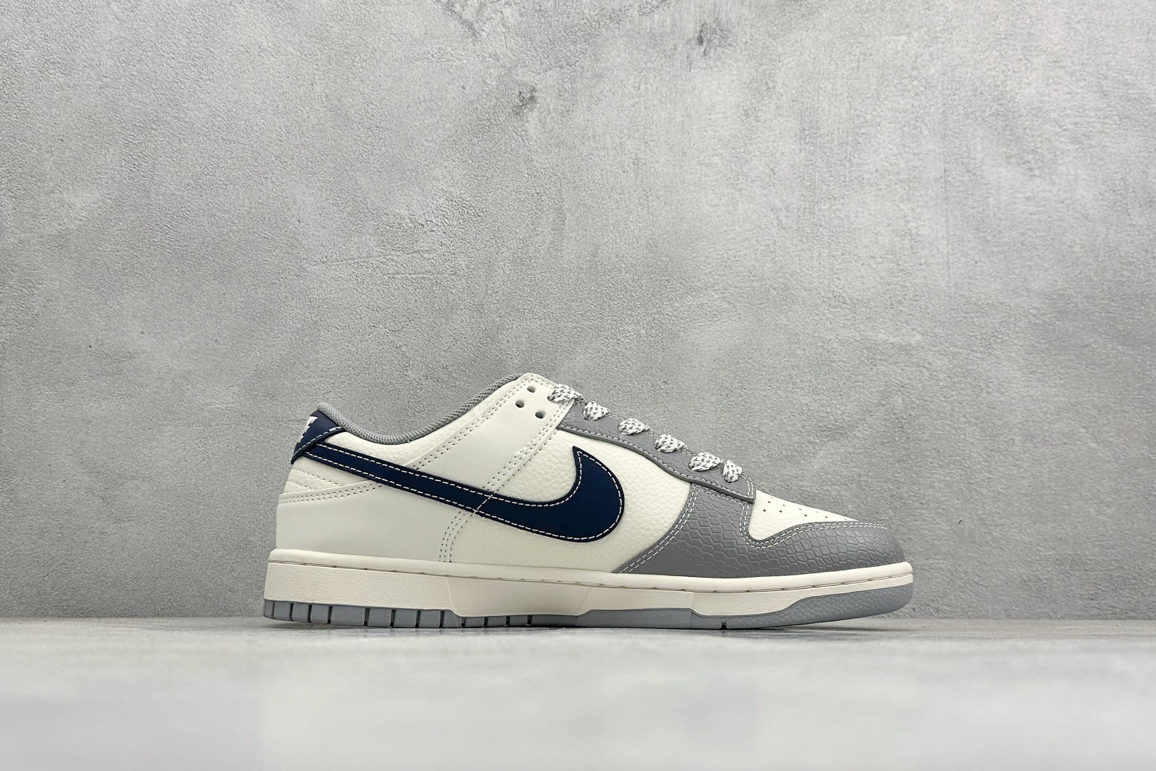 Nike SB Dunk Low“ 猿人头联名—米灰黑” 周年高端定制 低帮休闲板鞋 JP1628-036