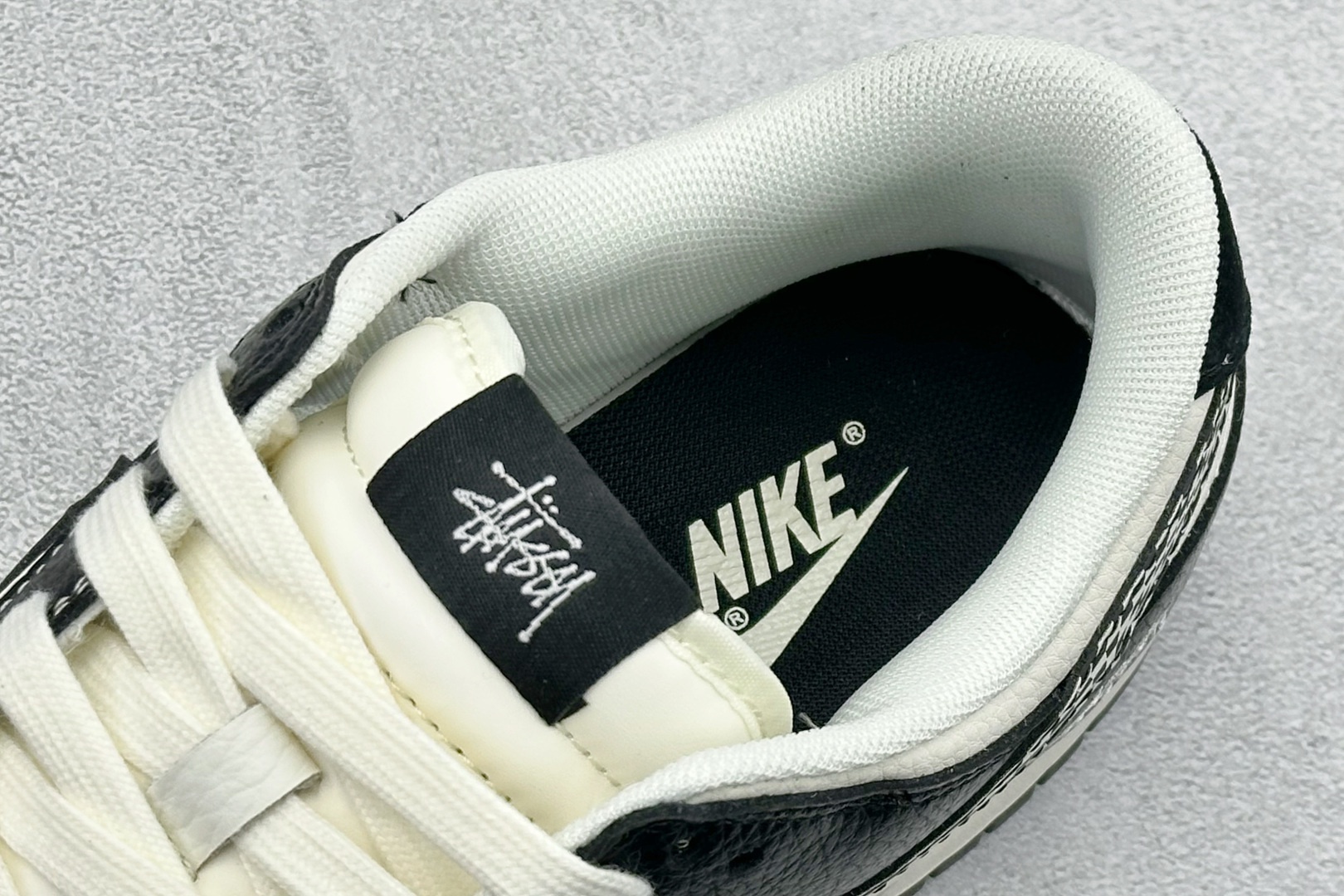 Nike SB Dunk Low “斯图西联名——米黑创意勾” 高端定制 低帮休闲板鞋 QW5836-029