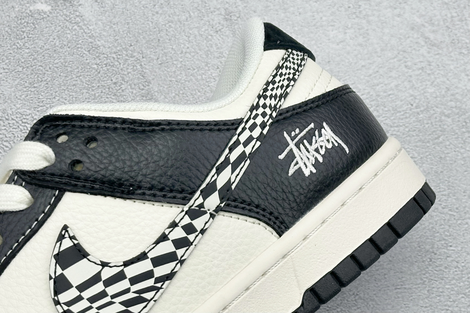 Nike SB Dunk Low “斯图西联名——米黑创意勾” 高端定制 低帮休闲板鞋 QW5836-029